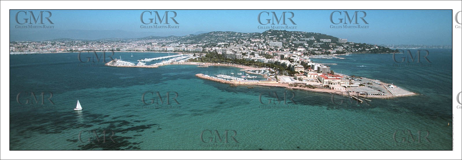 Produit : Tirage photo réalisé par nos soins sur imprimante jet d'encre professionnelle Epson à partir de 8 encres ultrachrome inaltérables (label Digigraphie).Formats au choix :. 20 x 60 cm. 33 x 95 cm- 52 x 150 cmChoix des papiers :. Papier standard brillant 250 gr., filet noir, marge blanche, tirage non signé. Papier haut de gamme satiné 290 gr. filet noir, marge blanche, tirage vérifié et signé par l'auteur.. Autres supports (canvas, acrylique, dibond) sur demandeConditionnement : tube cylindrique renforcé.Options pour l'expédition : . colissimo + dépôt boîte aux lettres (France uniquement). Colissimo avec signature à réception. Transporteur express (2 jours ouvrés) avec signature à réceptionCliquez sur caddie pour sélectionner votre formule et démarrer la procédure de commande en ligne