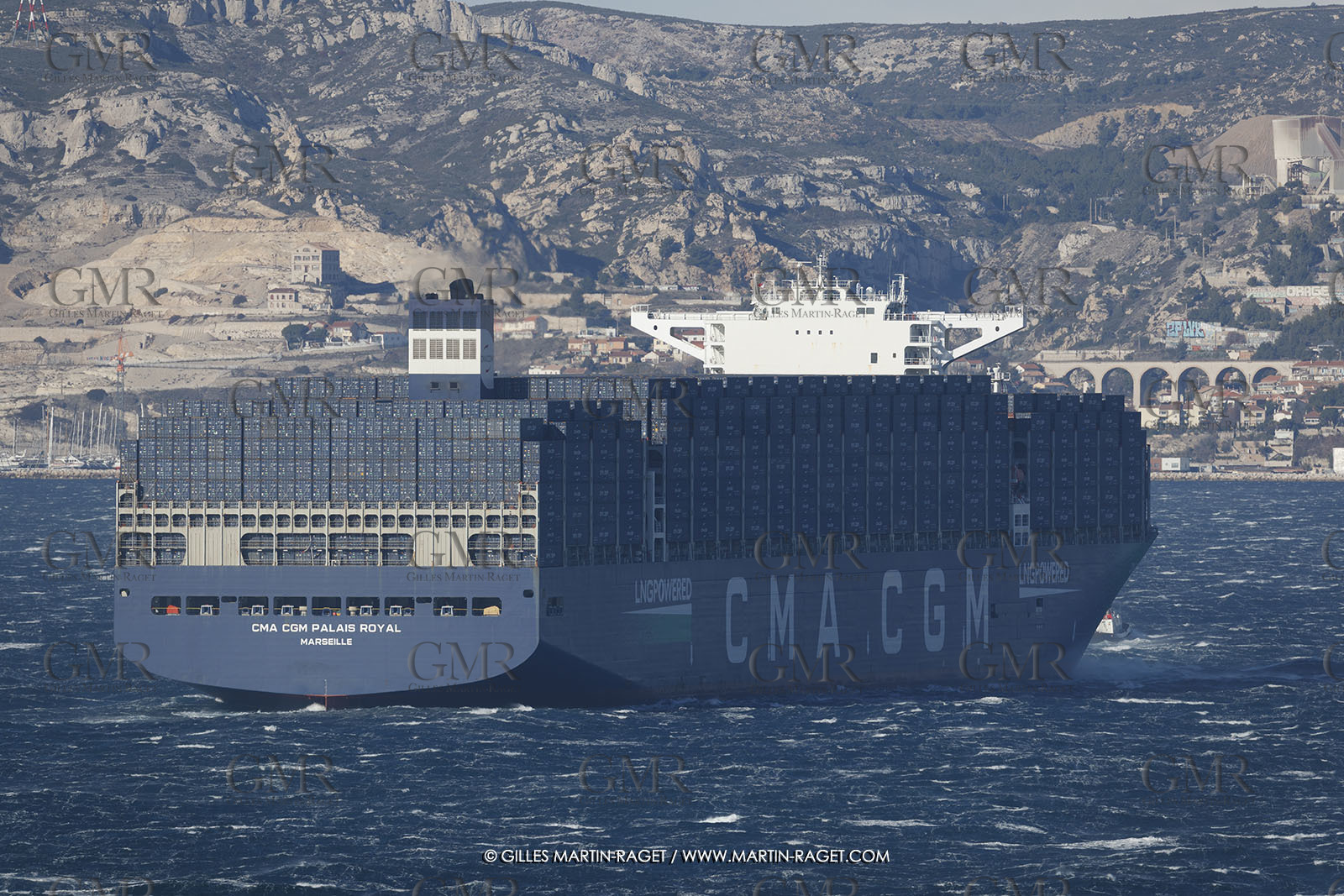 14 12 2023, Marseille (FRA), arrivée du Palais Royal, porte container armé par la CMA CGM, navire de 400 mètres de long, 67 mètres de large, qui transporte 23 000 conteneurs avec propulsion au GNL
