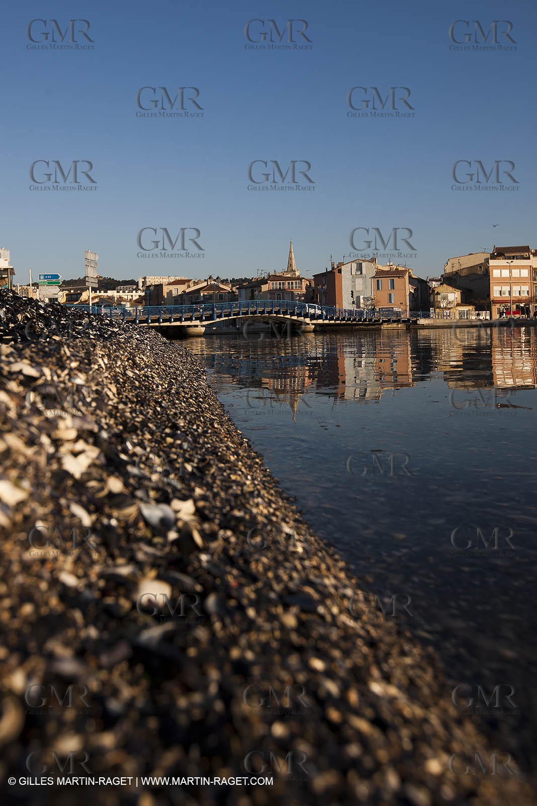 14 03 2012 - Martigues (FRA,13) - neighborhood Le Miroir (the mirror)