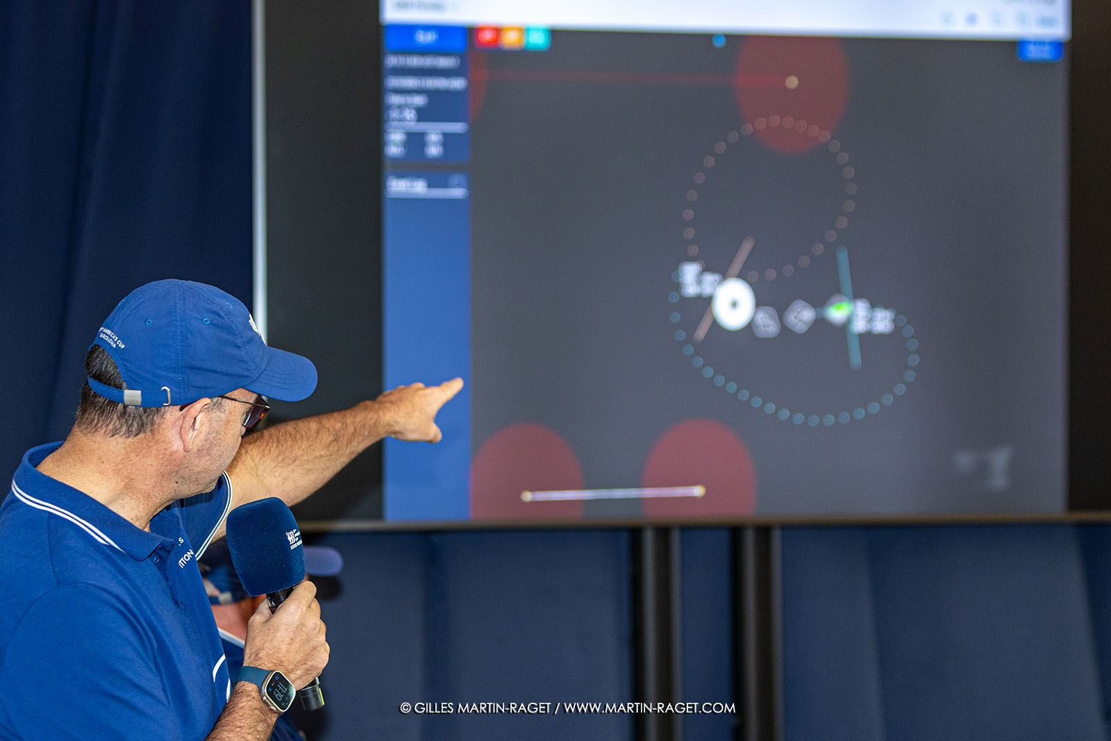 14 10 2024, Barcelona (ESP), Louis Vuitton 37th America's Cup, Final Match, Race Day 3, Morning briefing, Richerd Slater, Chief umpire explains about Race 3 port starboard incident