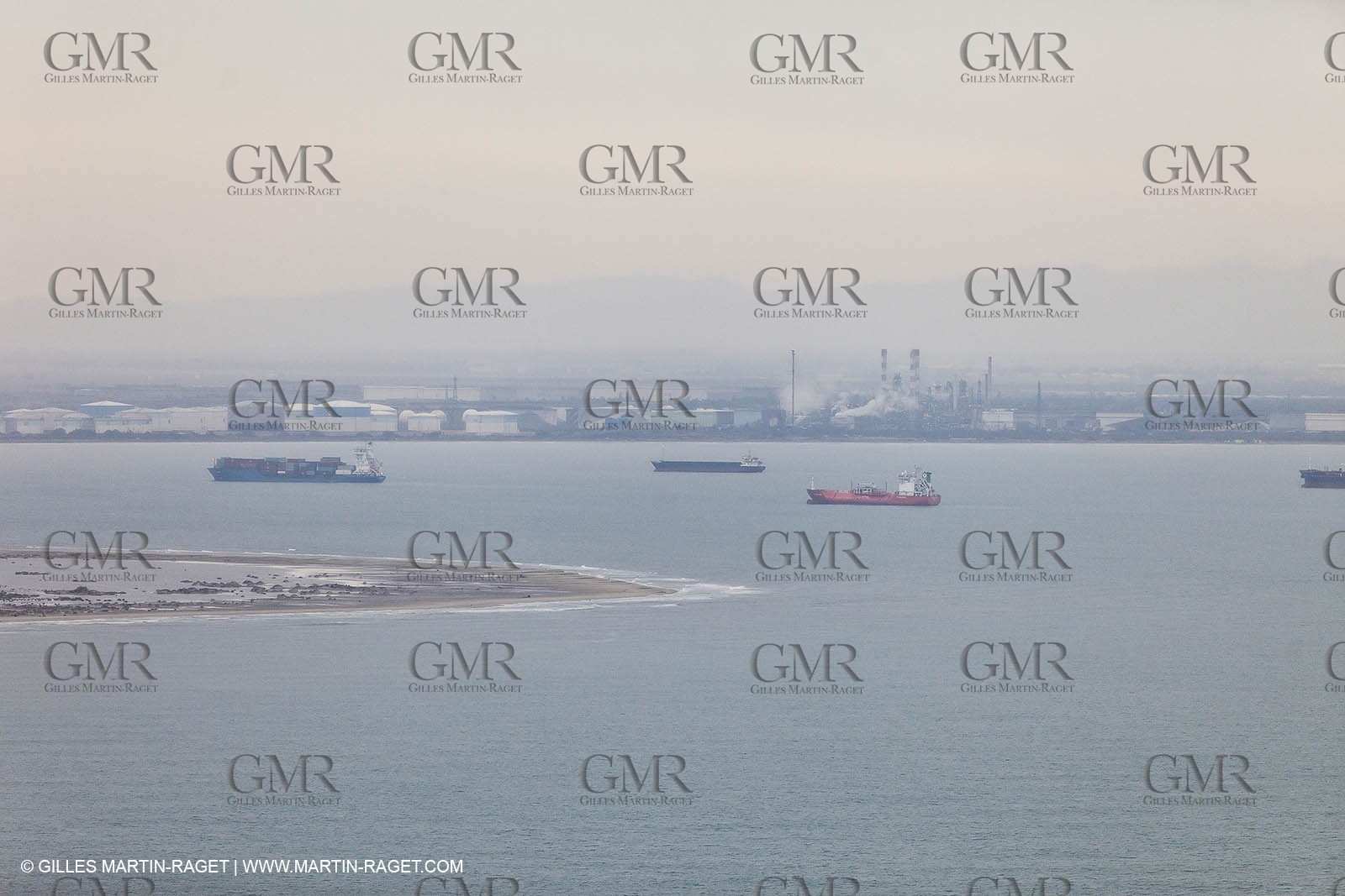 01-11-2010 - FOS (FRA,13) - Grêve du Port Autonome de Marseille - 01 11 2010 - FOS (FRA,13) Commercial Port on strike