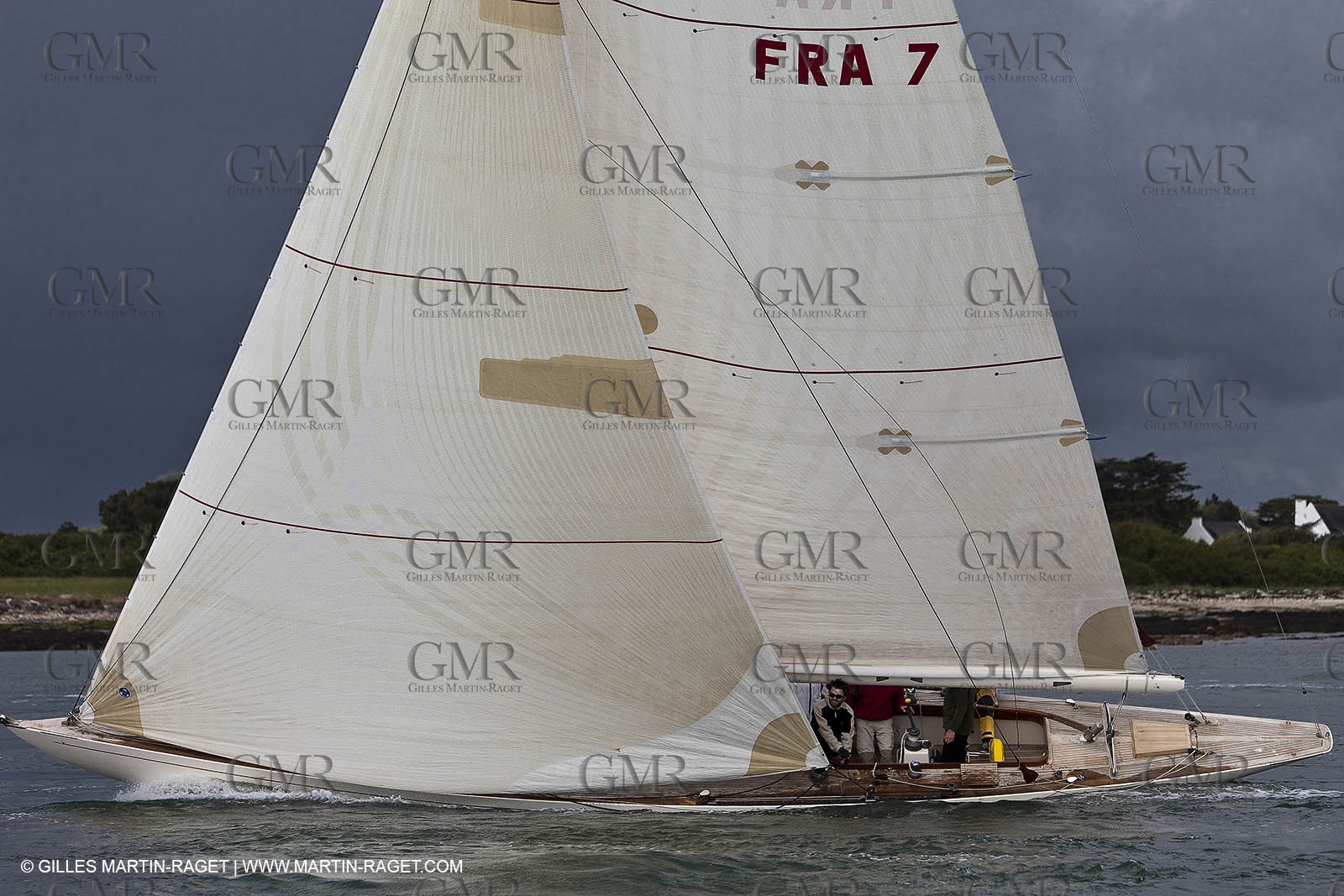 01-05-10 - Le Bono (FRA,56) - Regate Classique - 8m J