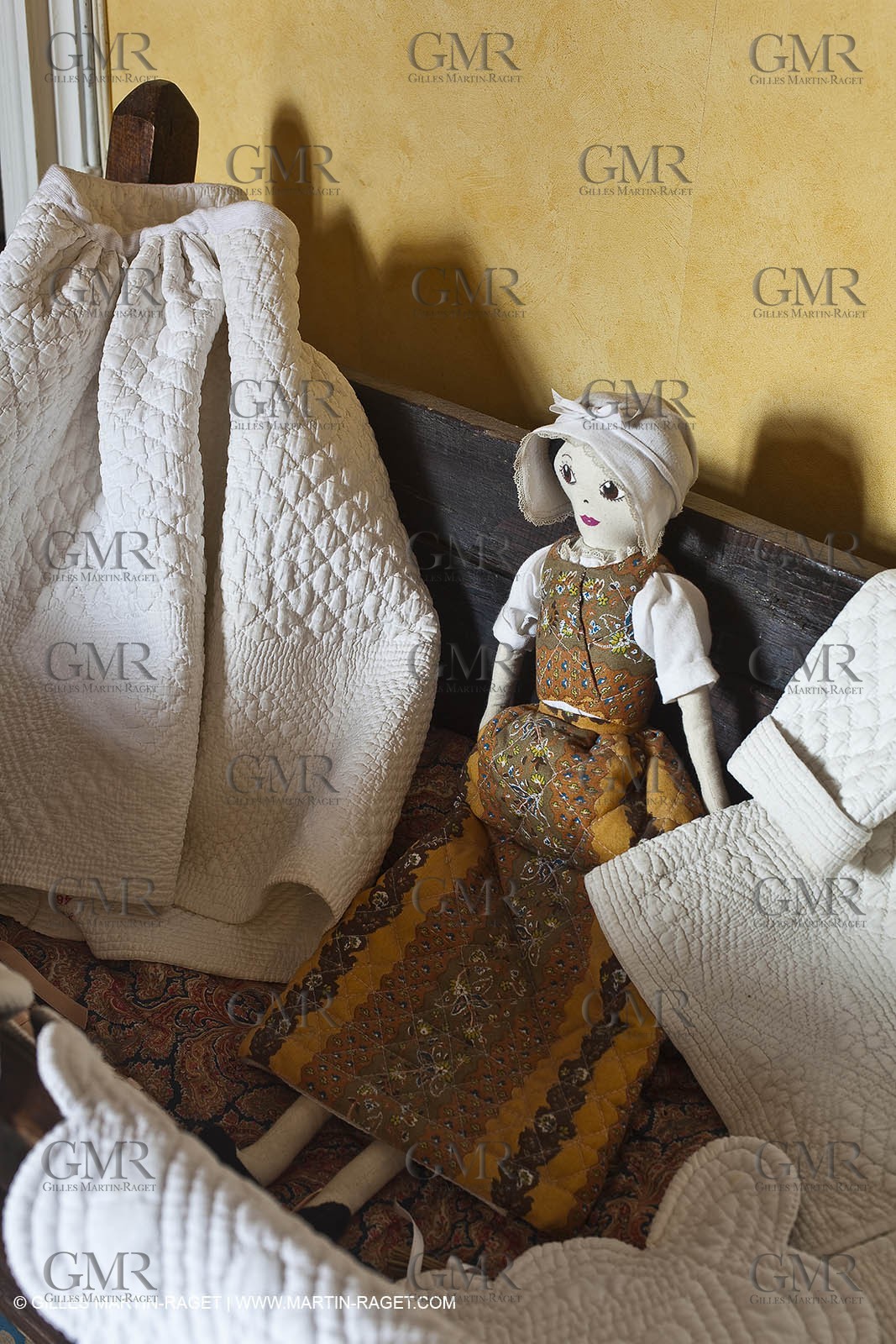 December 2009 - Boutis