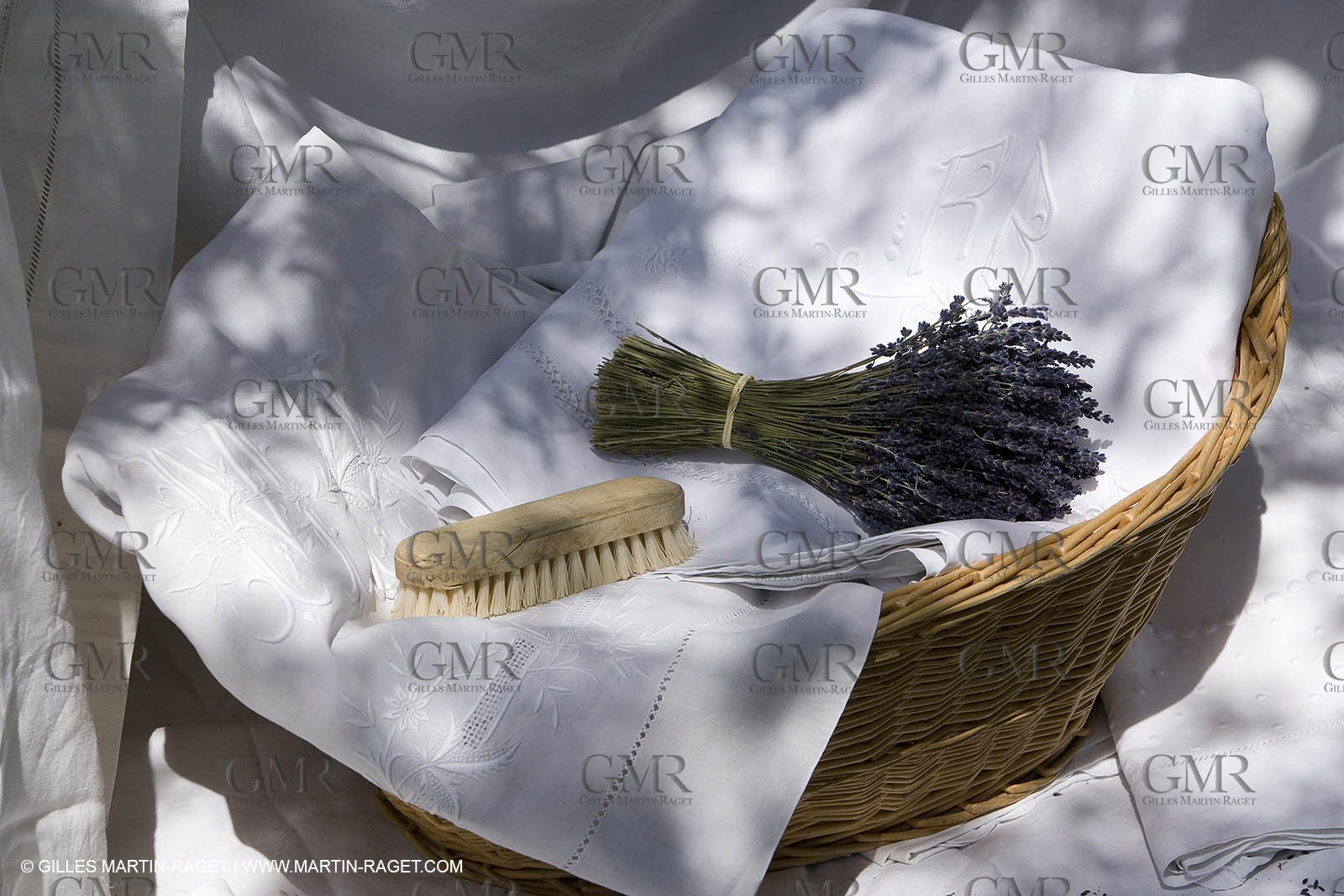 Vallon raget, nice household linen