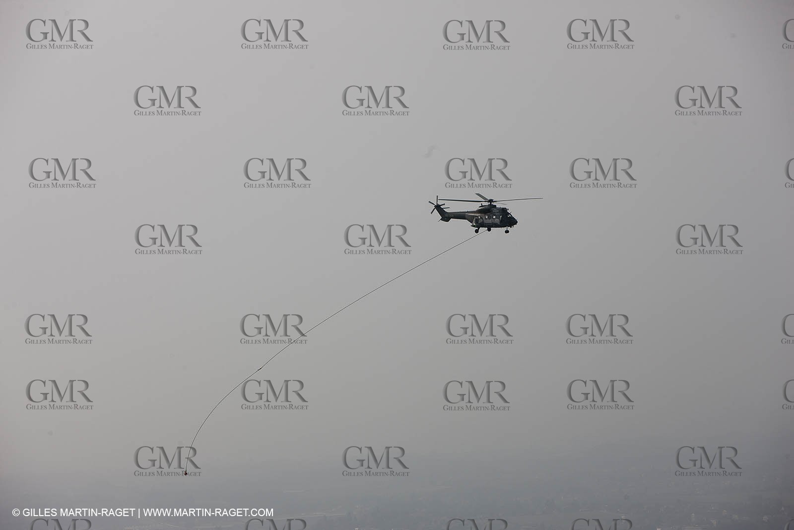 08 10 10 - St Sulpice (SUI) - Hydroptere.ch touches water