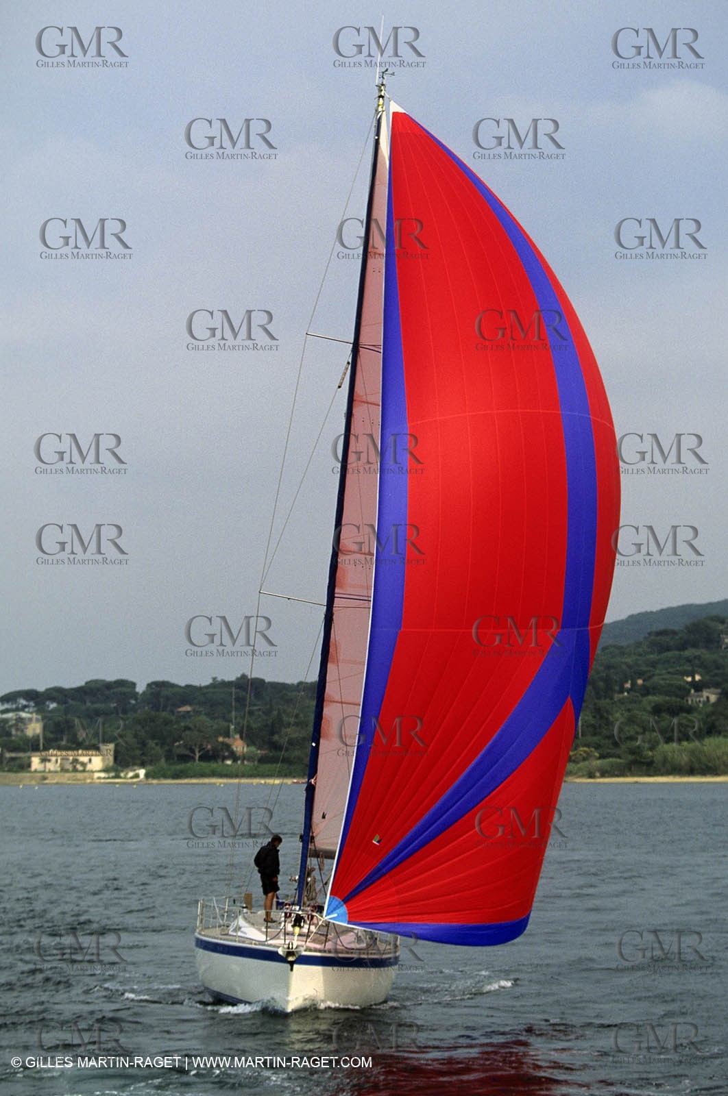 Crusing monohull sailing