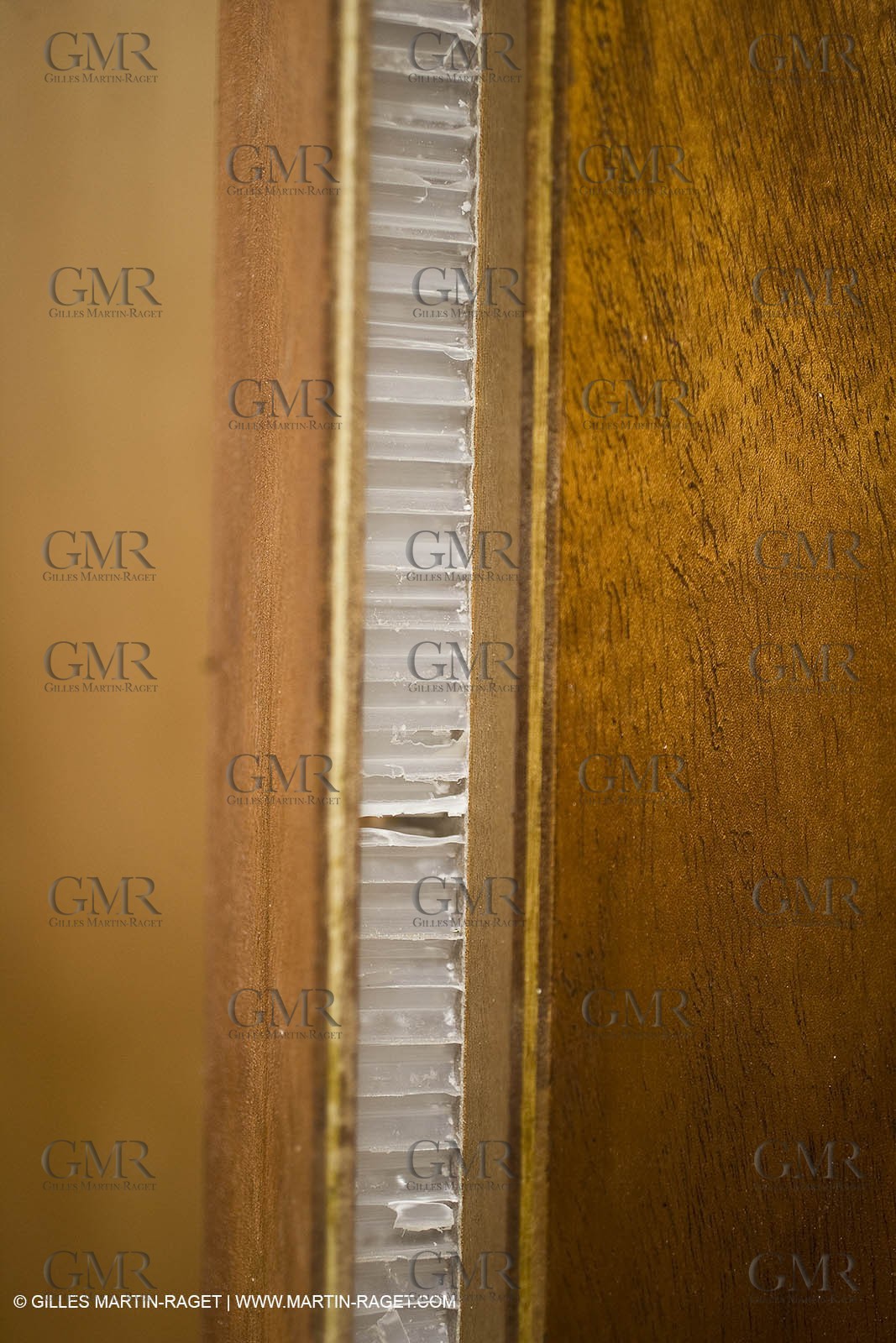 22 01 2008 - La Ciotat (FRA, 13) - Construction of cruising catamaran Nahema at H2X boatyard -modules lamination