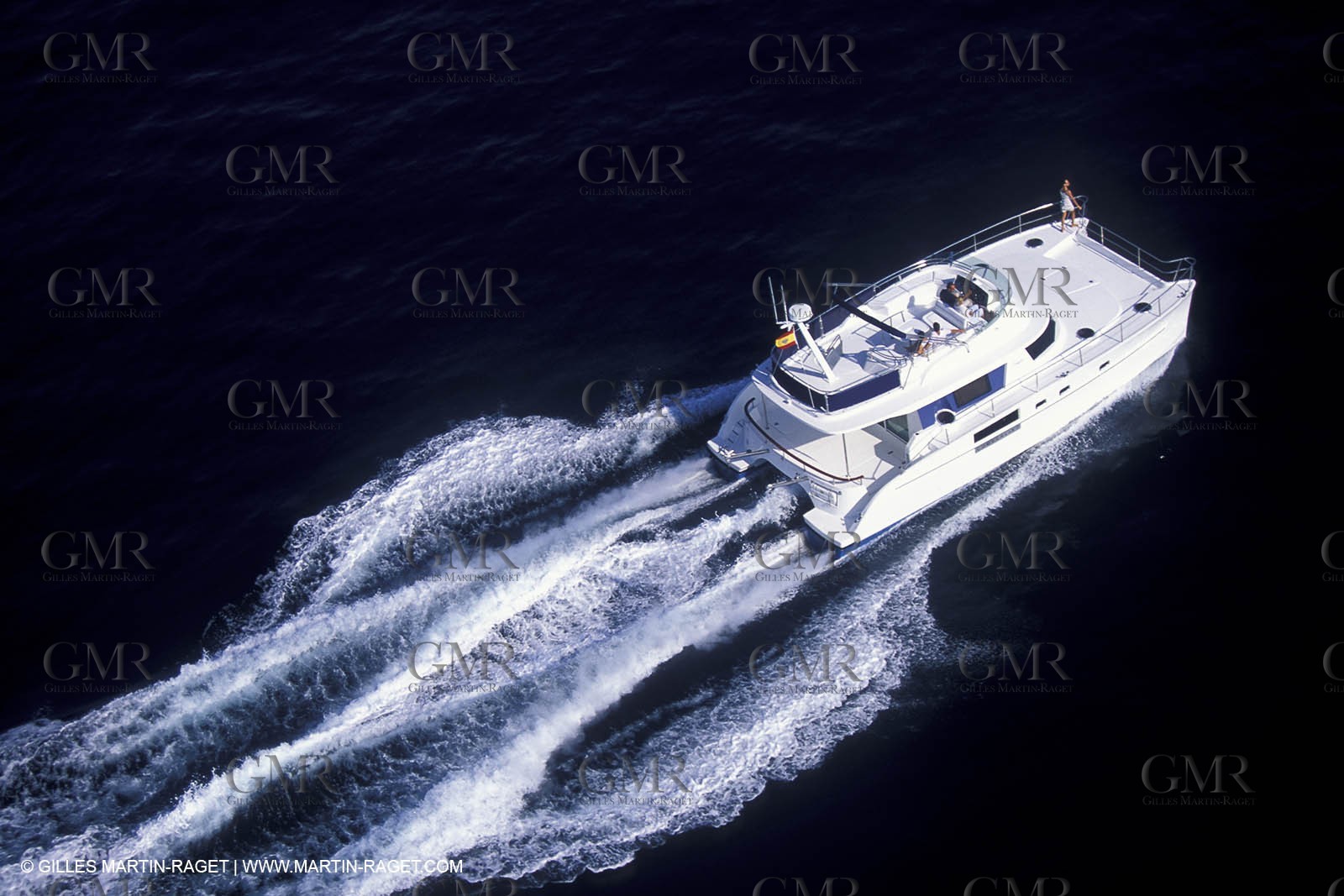 Bateau à Moteur en Route
