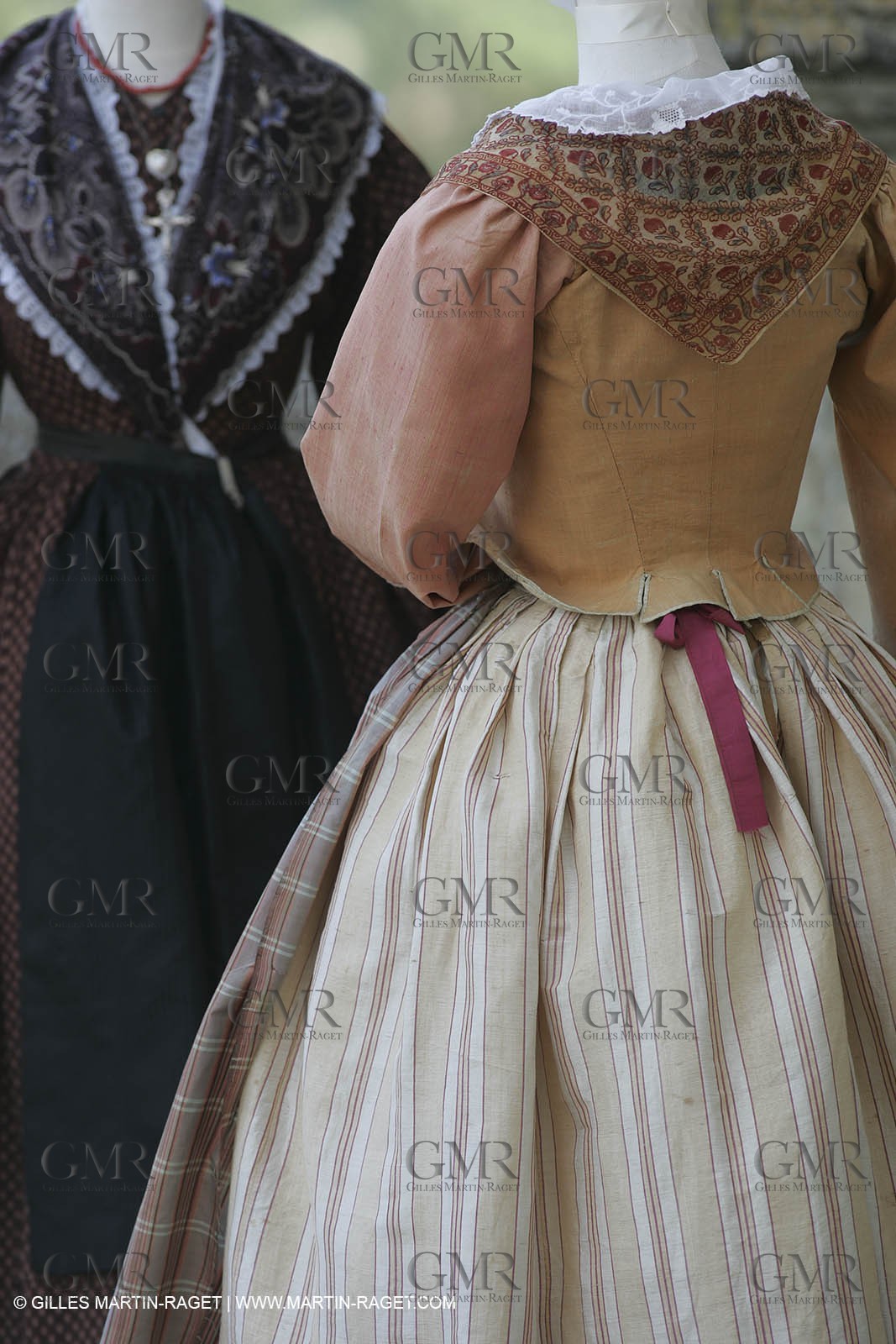 May 2004 - La Tour d'Aigues (FRA, 84) - Old costumes for women of the South exhibition