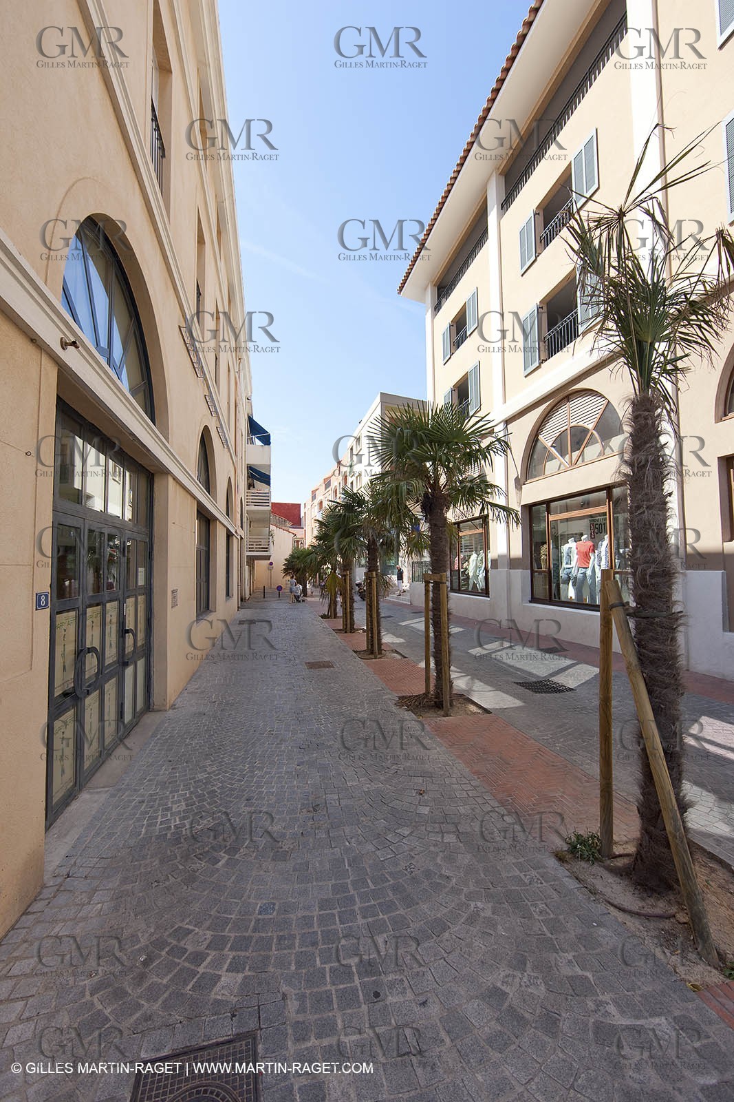 28 07 2009 - Sanary sur mer (FRA,83) - Arnaldi parking - Saint Nazaire area