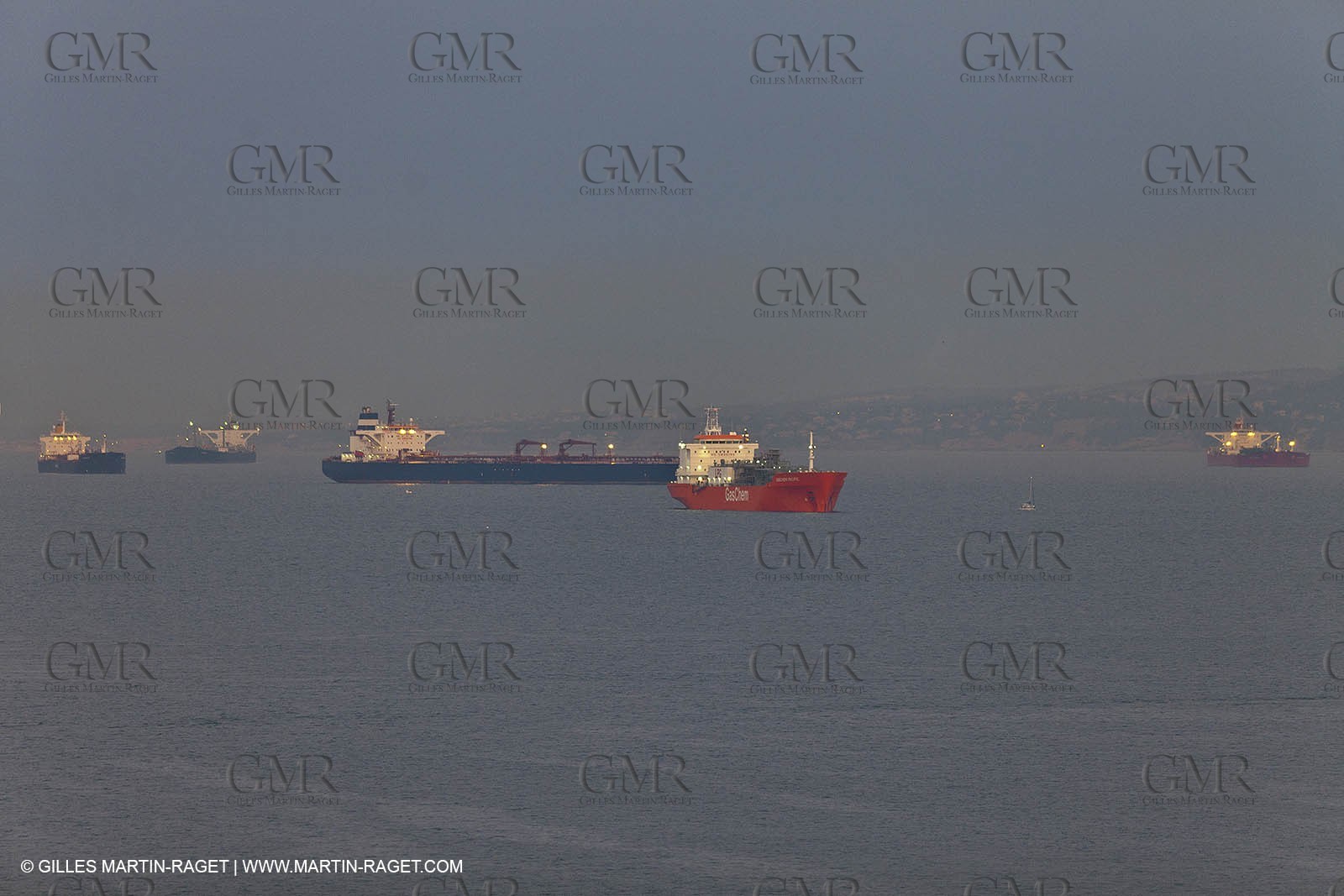 23 10 2010 - Marseille (FRA,13) - Le Ponant - Arrival in Marseille and entrance in the historical port
