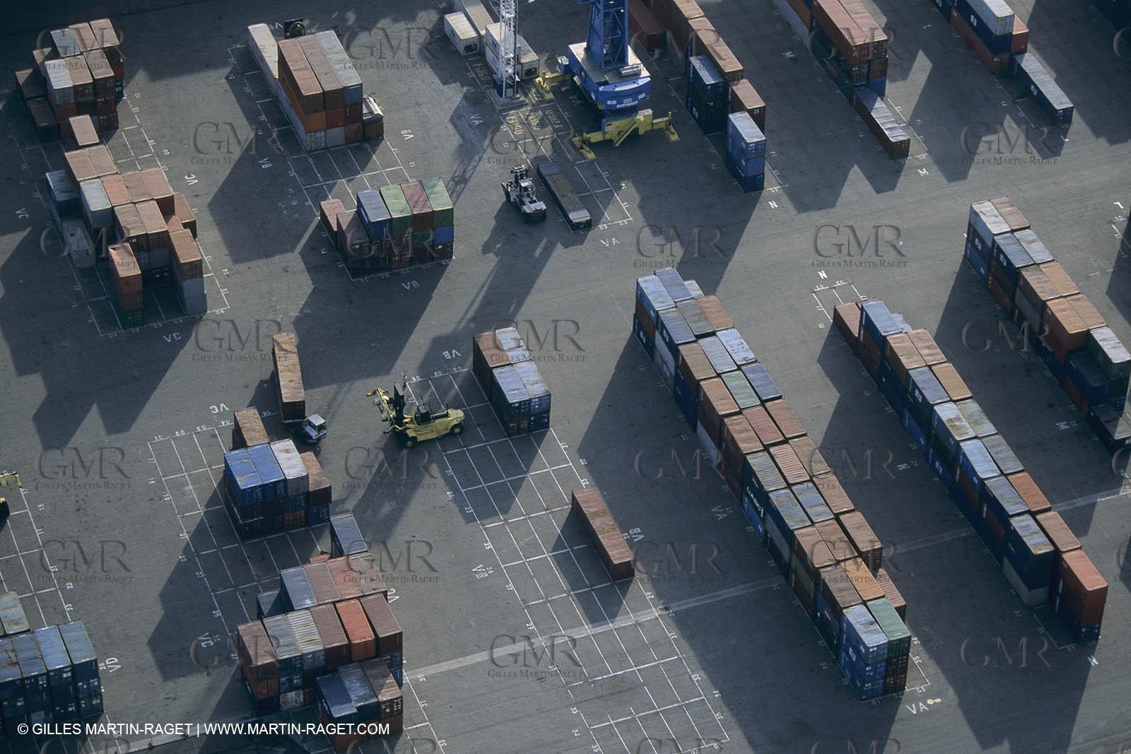 Monde maritime, opérations porturaires, ports, manoeuvres, marine world, harbour operations, maritime shipping,