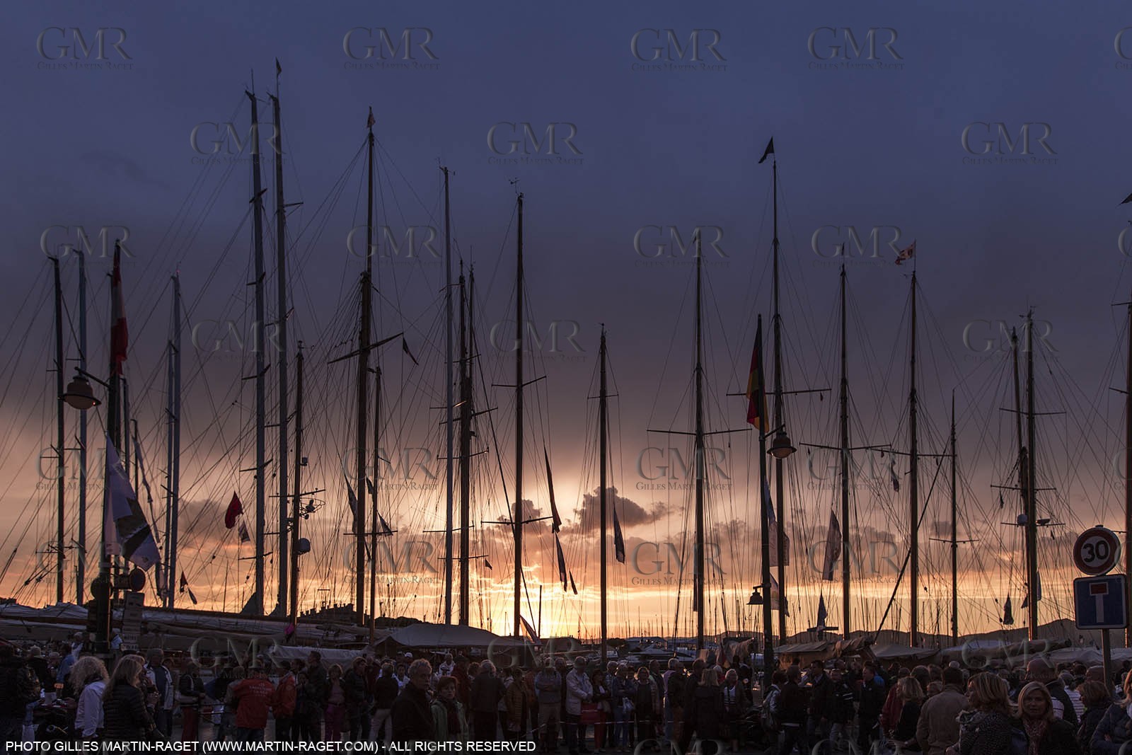 01 10 2025, Saint-Tropez (FRA,83) , Voioes de Saint-Tropez 2015, Day 4, Crew parade