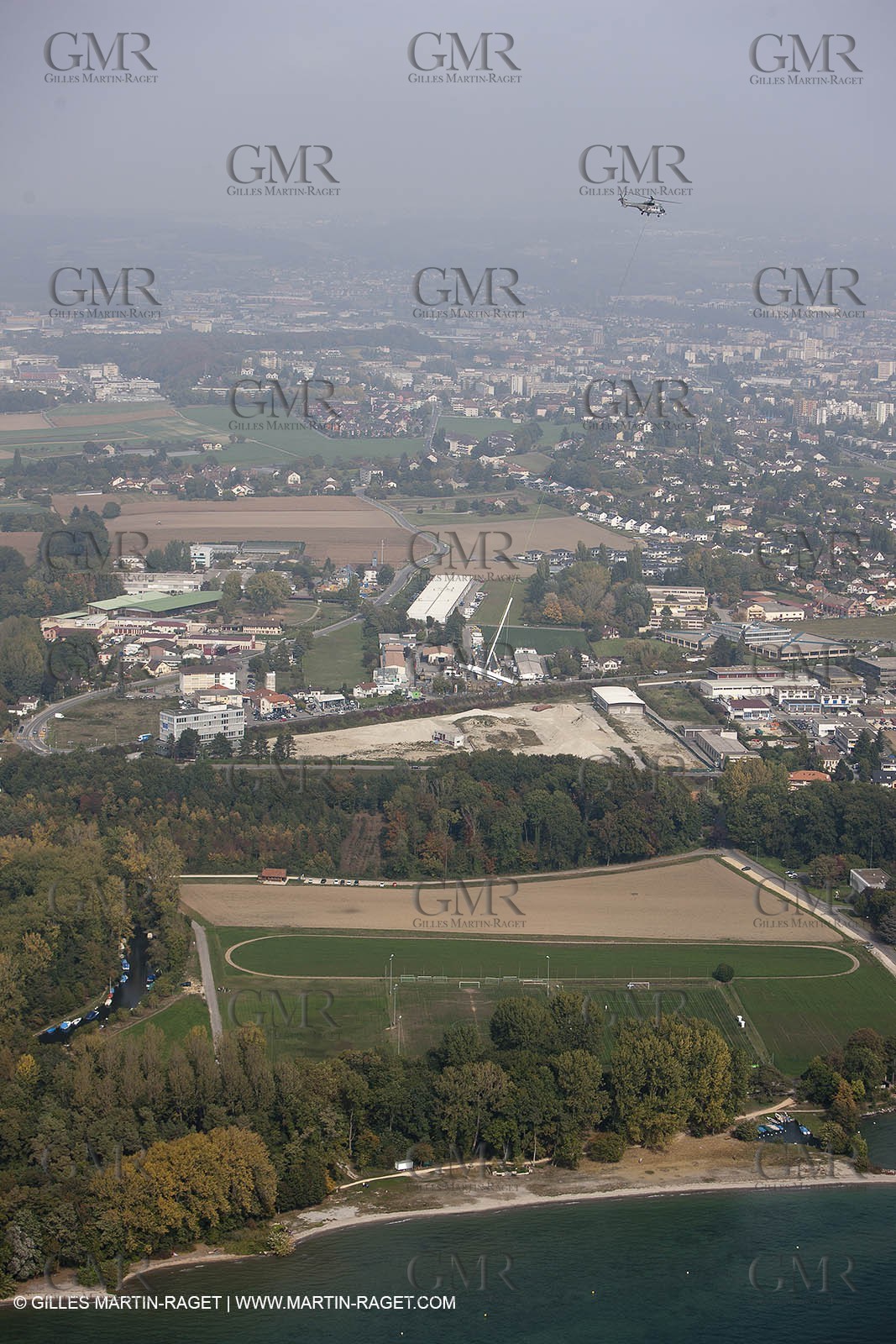 08 10 10 - St Sulpice (SUI) - Hydroptere.ch touches water