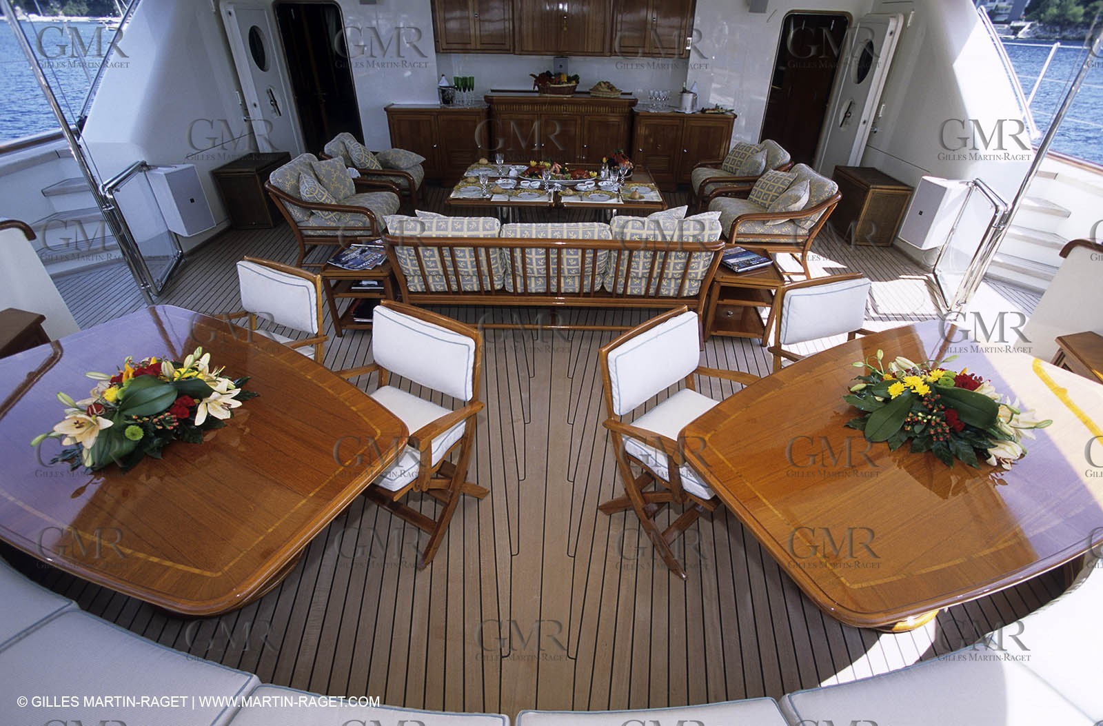 MotorYacht - Deck