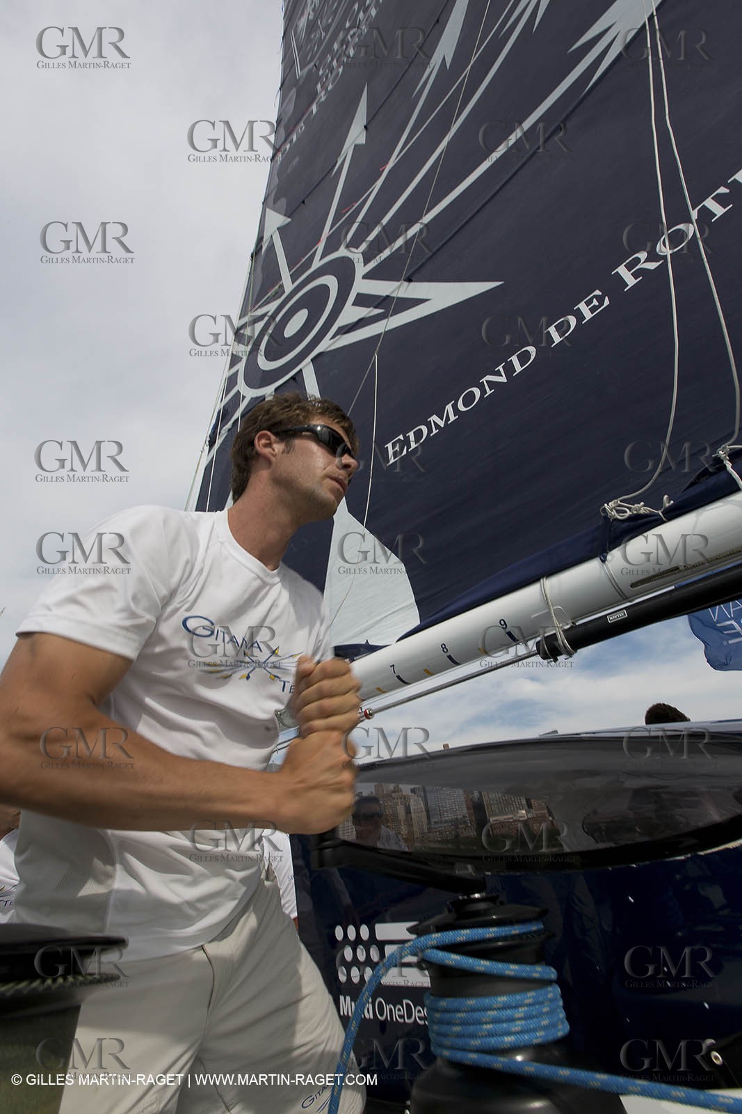 05 07 2012 - New York (USA) - Ocean Krys Race - Speed runs in fornt of NY city