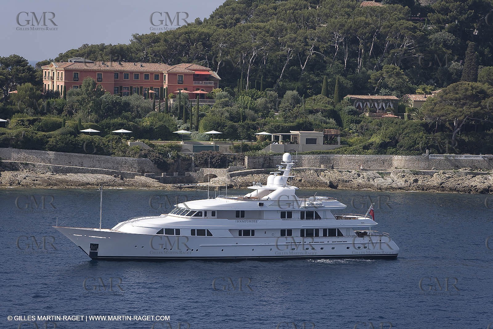 28 07 2007 - St Jean Cap Ferrat - SuperYachts - Motor Yachts - Hampshire