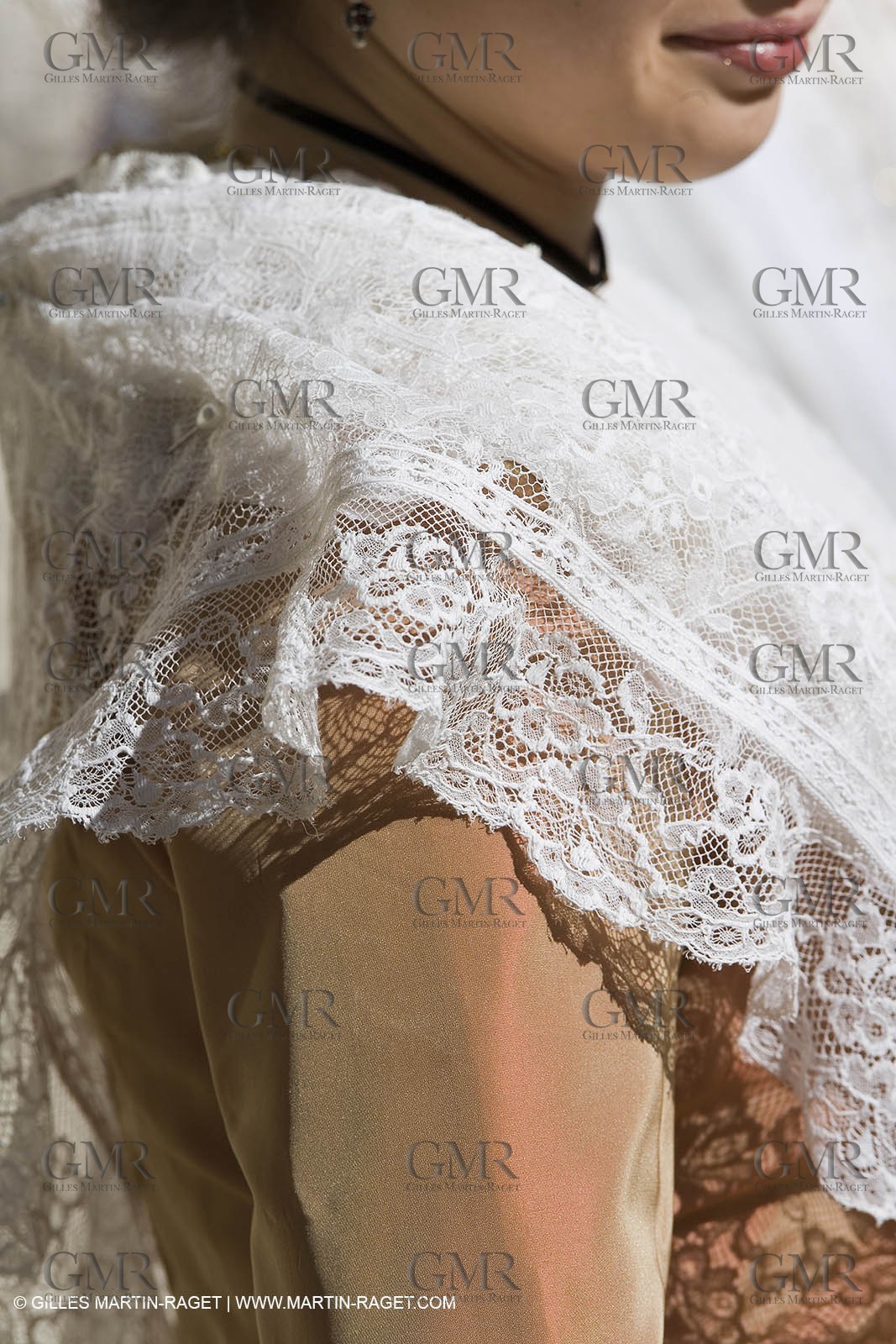 10 03 2007- Arles (FRA, 13) - Queen of arles and her assistants