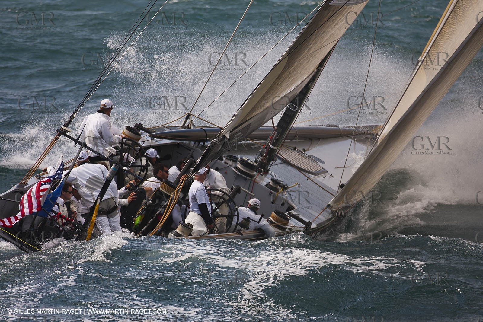 05 08 2010 - Cowes (UK, IOW) - The 1851 Cup -  BMW ORACLE Racing -  - Round The Island Race - From Ste Catherine to the Needles.