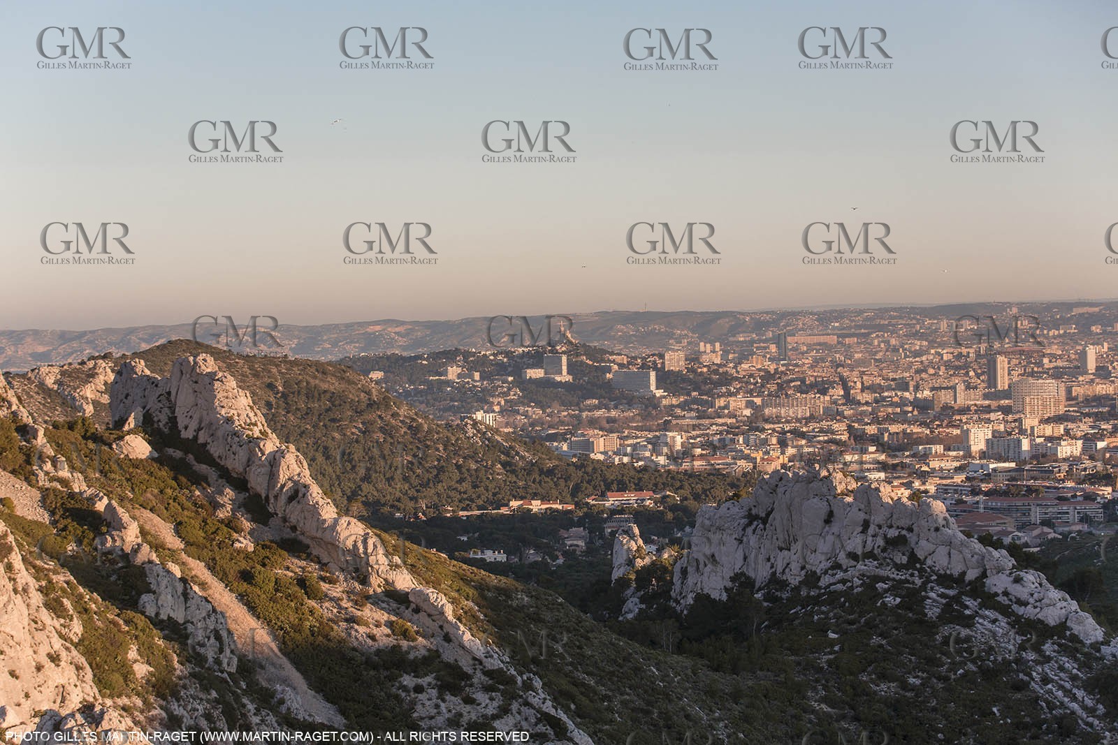 05 03 2015, Marseille (FRA,13), Col de Sormiou, Marseilles as seen from Sormiou pass