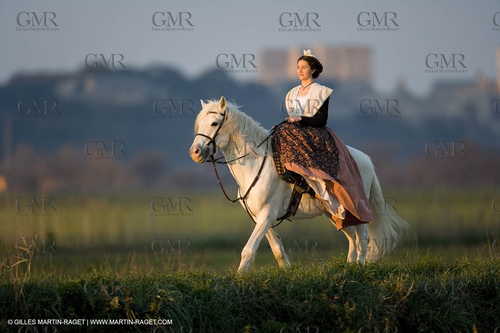 23 02 2007 - Arles, Nathalie Chay, Queen of Arles - Amazone horse riding