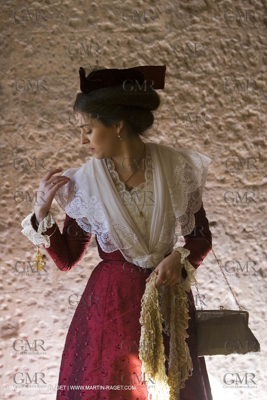 10 03 2007- Arles (FRA, 13) - Queen of arles and her assistants