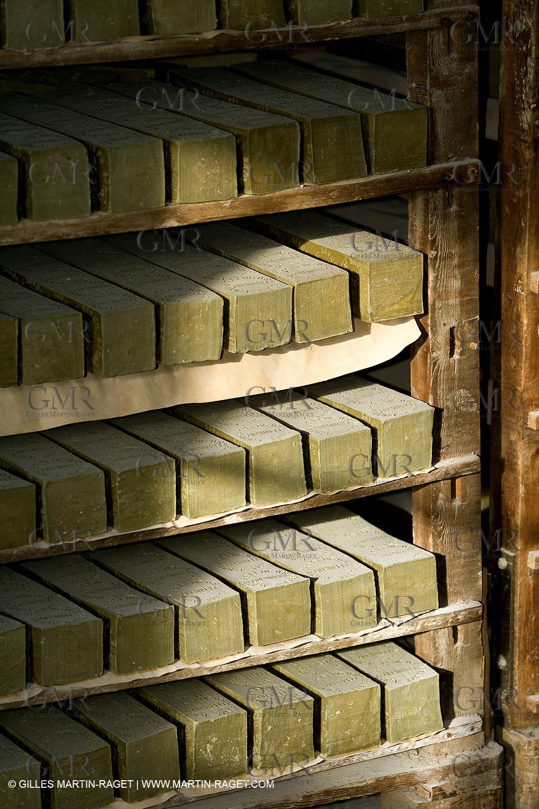 01 02 2007 - Salon de Provence - Fabrication traditionelle du savon de Marseille aux savonneries Marius Fabre**01 02 2007 - Salon de Provence - Traditional soap of Marseille making at Marius Fabre soap maker