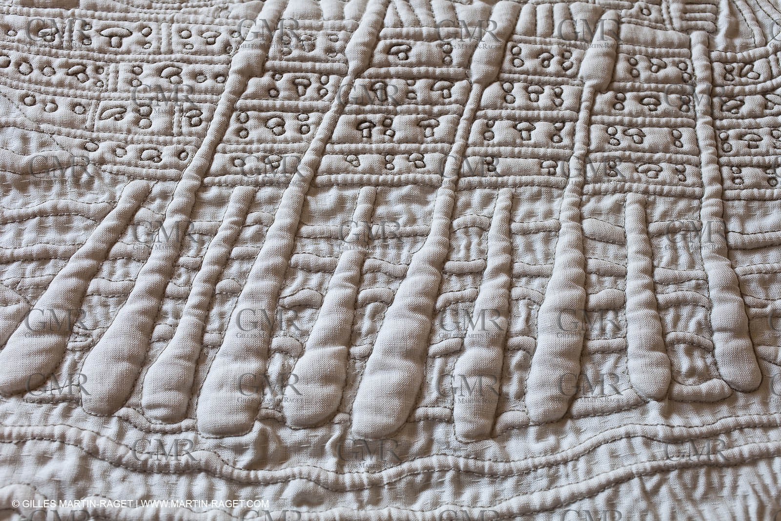 December 2009 - Boutis