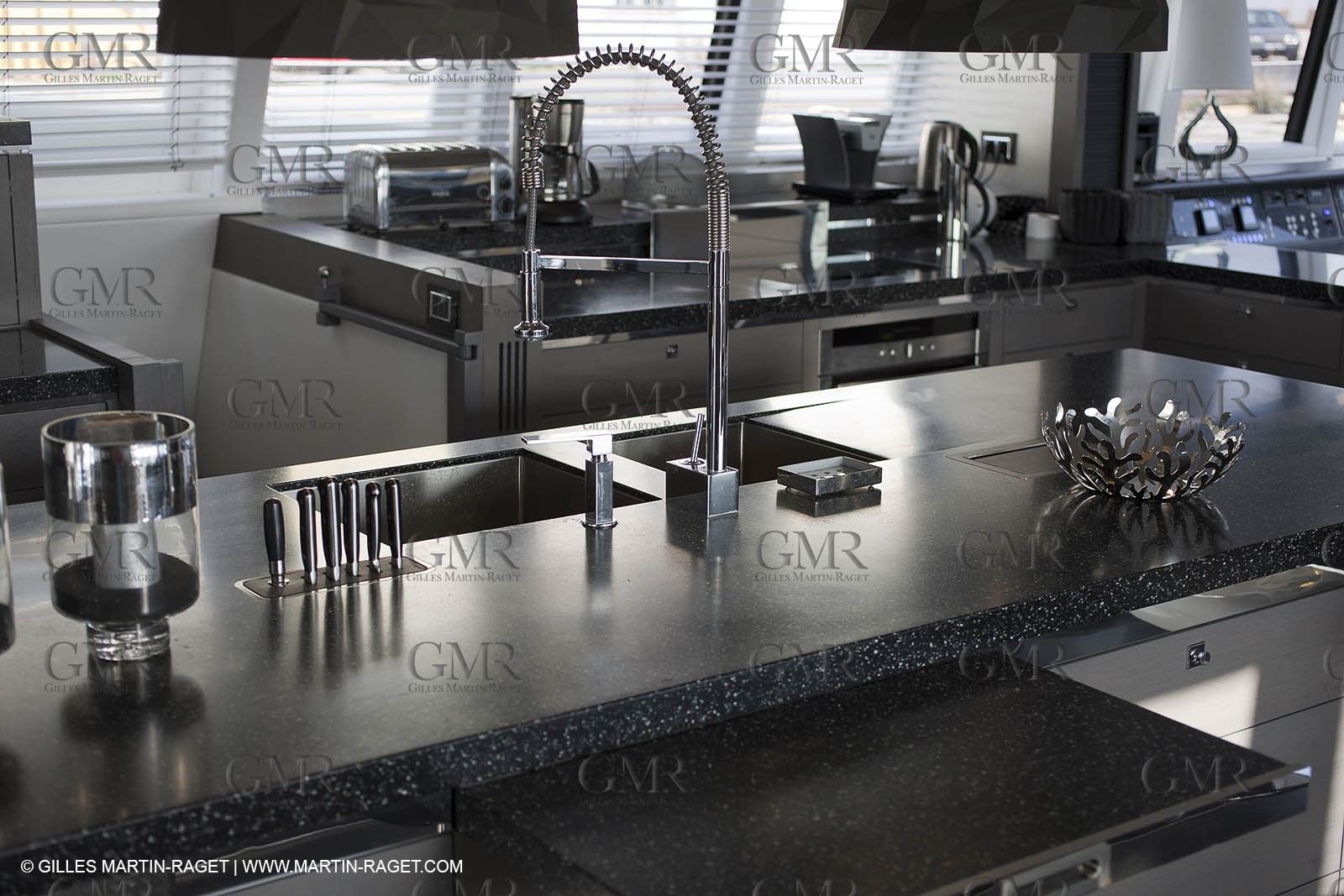 25 02 2011 - La Ciotat (FRA,13) - Super Yachts - Chantier H2X - Cartouche