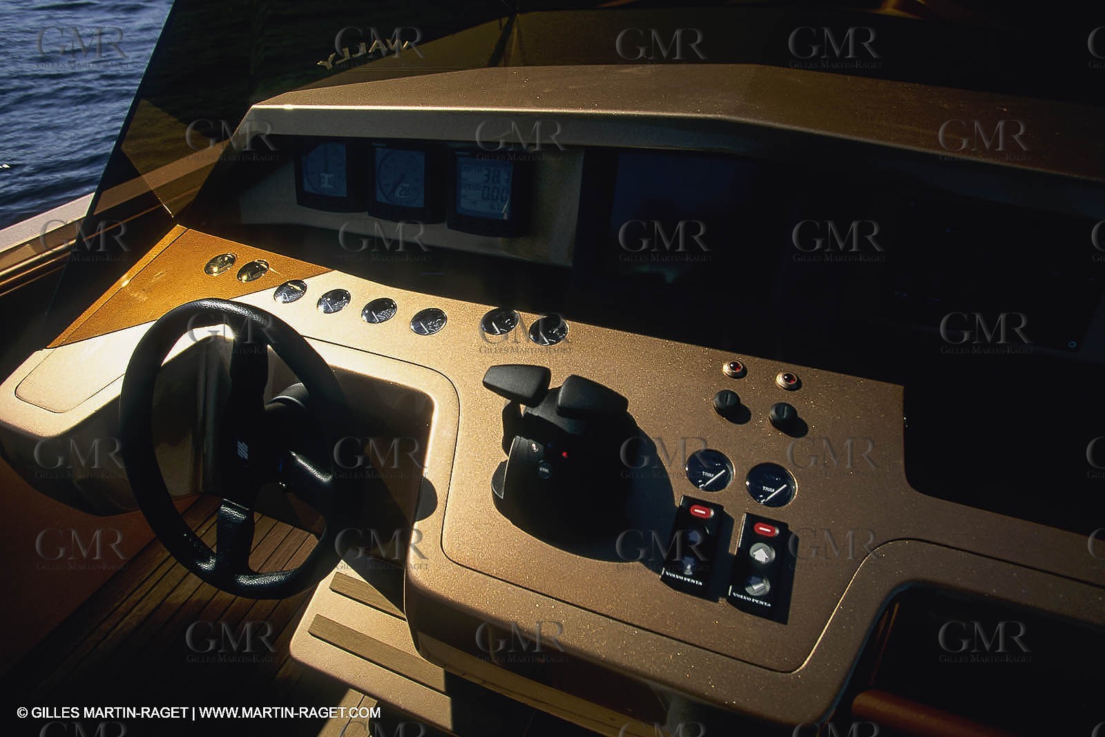 Powerboating, super Yachts