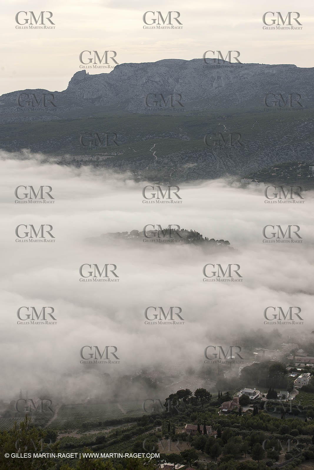 18 07 2012 - Cassis (FRA ) - The Calanques - Unusual foggy conditions