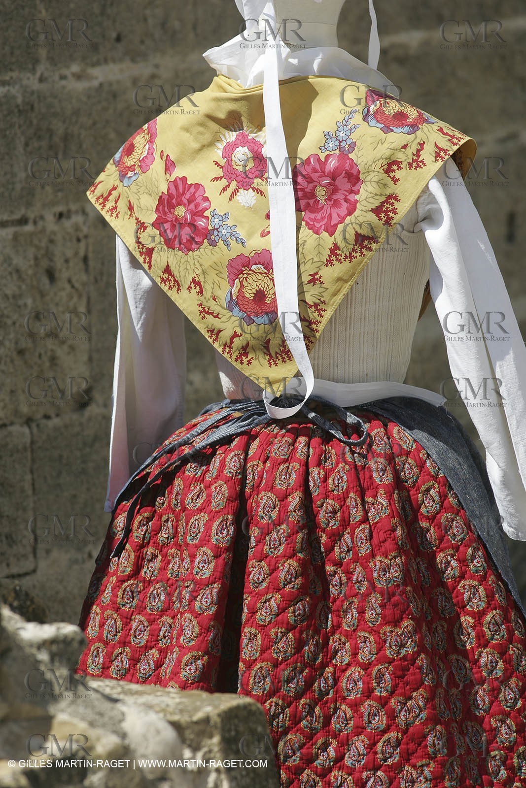 May 2004 - La Tour d'Aigues (FRA, 84) - Old costumes for women of the South exhibition