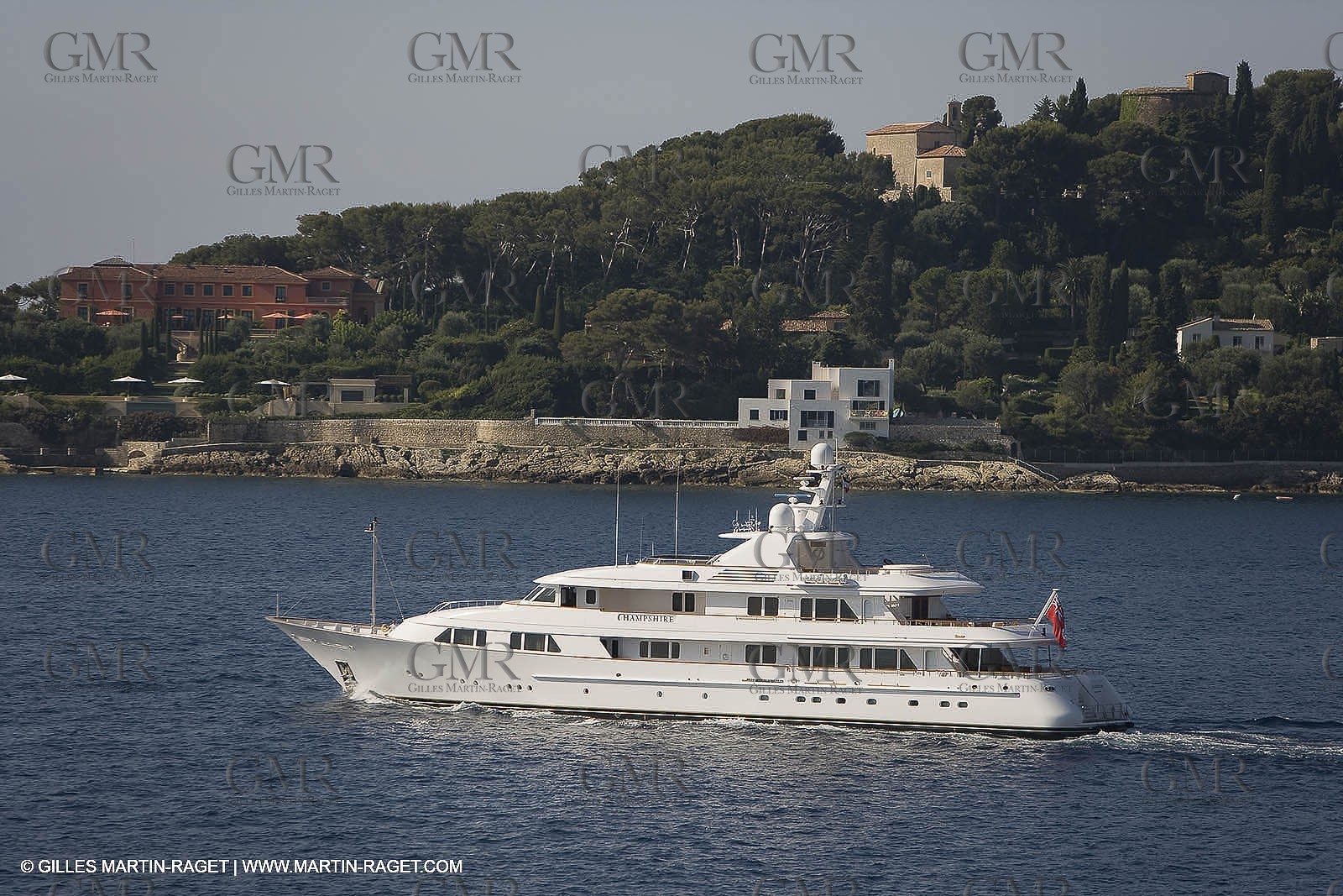 28 07 2007 - St Jean Cap Ferrat - SuperYachts - Motor Yachts - Hampshire