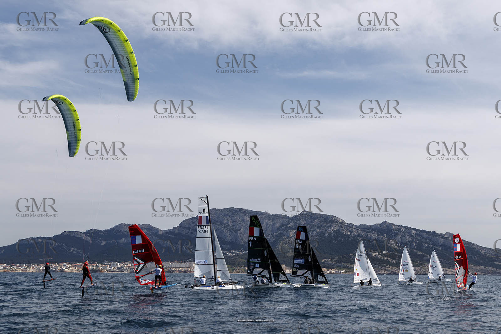15 04 2024, Marseille (FRA), présentation des sélectionnés olympiques français en voile pour les Jeux Olympiques de Paris 2024.  Alex Mazella (Kite hommes - Formula Kite); Laurianne Nolot (Kite femmes - Formula Kite); Nicolas Goyard (Planche à voile hommes - iQFoil); Hélène Noesmoen (Planche à voile femmes- iQFoil); Camille Lecointre-Jeremie Mion (dériveur double mixte - 470); Louise Cervera (Dériveur femmes - ILCA 6); Jean-Baptiste Bernaz (Dériveur hommes - ILCA 7); Tim Mourniac - Lou Berthomieu (Multicoque mixte - Nacra 17); Clément Péquin - Erwan Fischer (Skiff hommes - 49er); Sarah Steyaert-Charline Picon (Skiff femmes - 49er FX).