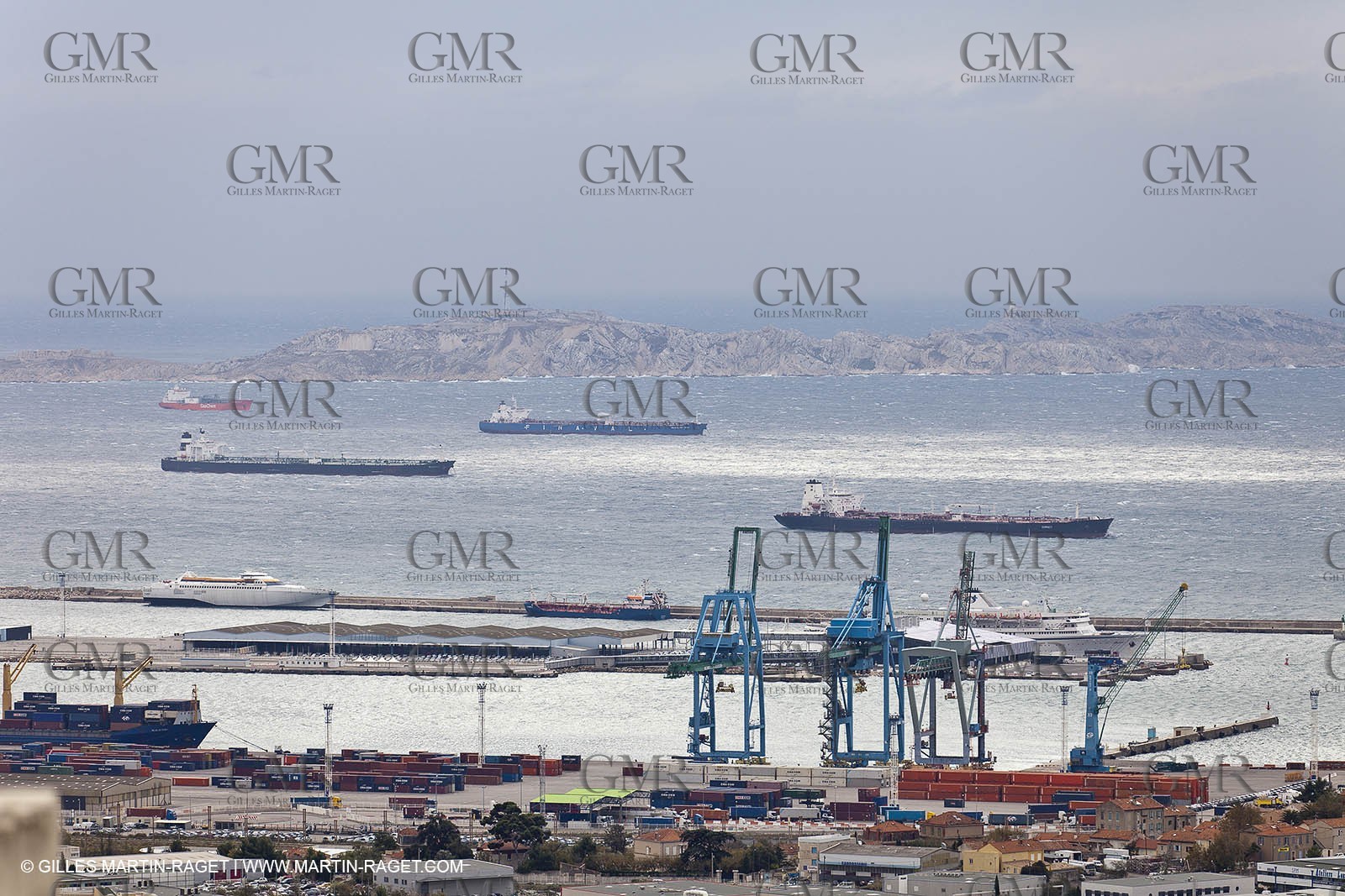 25 10 2010 - Marseille (FRA,13) - Ships at the mooring due to a strike of the harbour staff