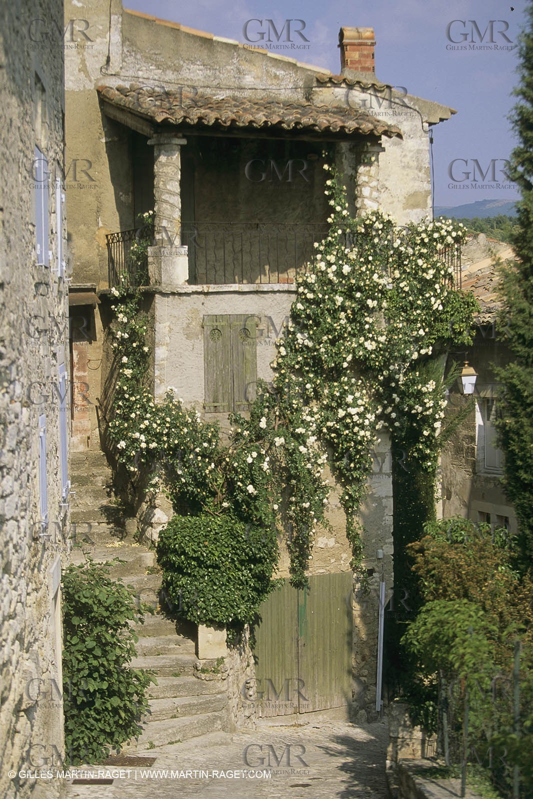 France, Provence, Villages du Luberon, détails, vieilles pierres, portes, toitures