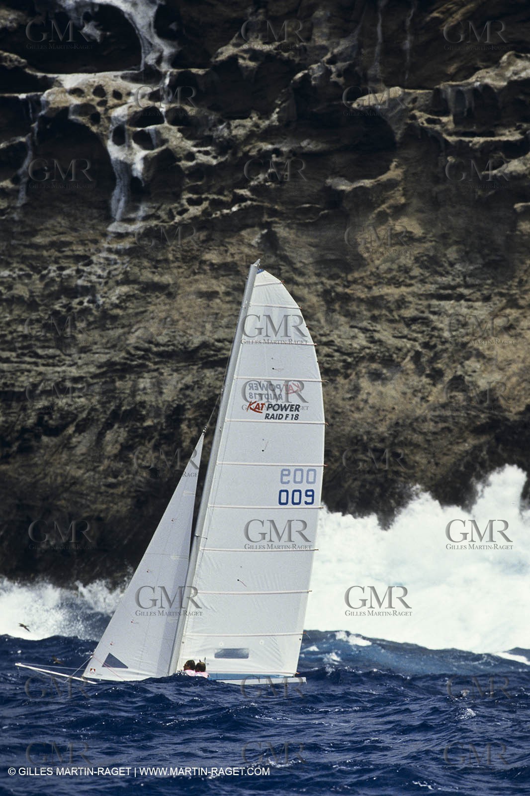 Sailing, cruising, multihulls under sails