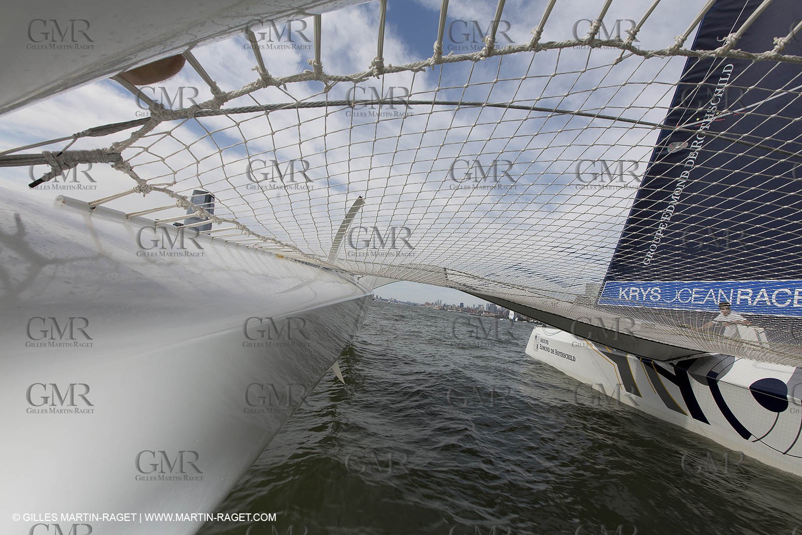 05 07 2012 - New York (USA) - Ocean Krys Race - Speed runs in fornt of NY city