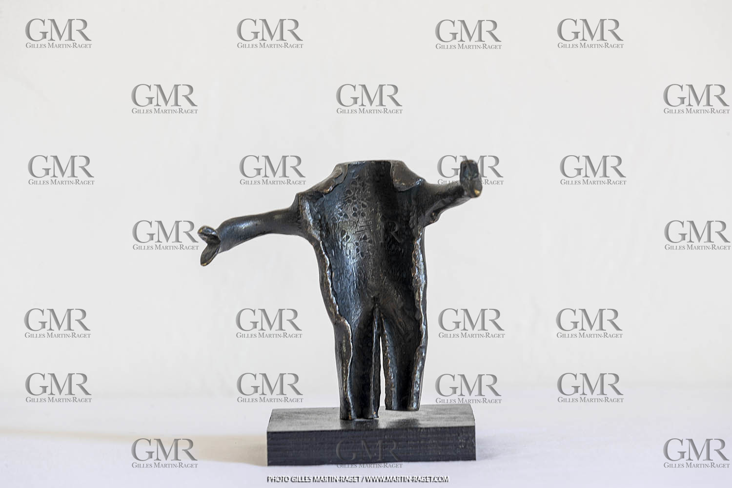 08 06 2012, St Rémy de Provence, Oeuvre de Germaine Richier, Guerrier n° 6 1953, Bronze patiné foncé, Epreuve d'exposition, 14 x 14 x 10,5 cm, Collection particulière