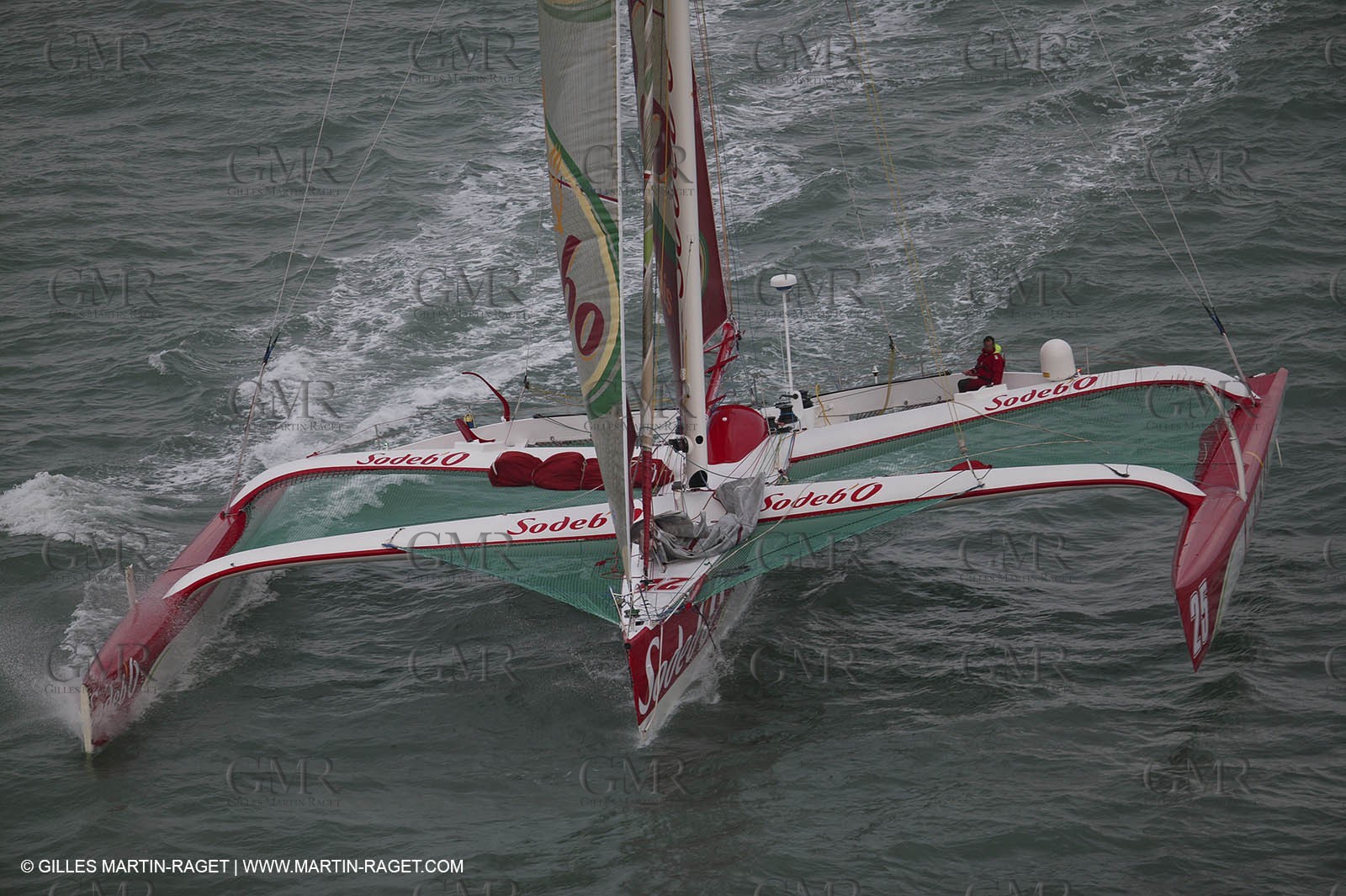 14 08 06 - Isle of Wight (UK) - Thomas Coville beat the round britain island sailing record onboard his 60 trimaran sodebo