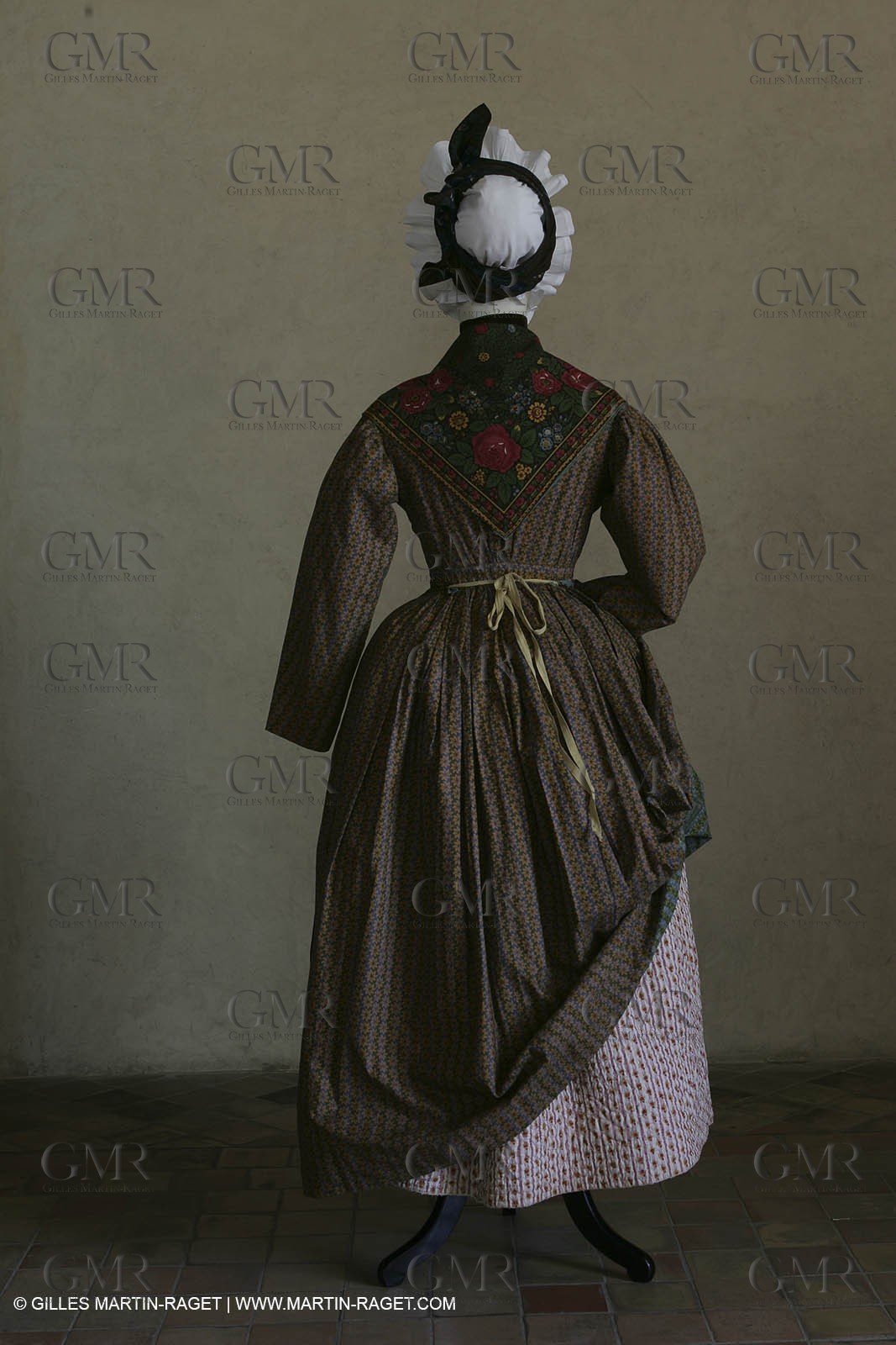 May 2004 - La Tour d'Aigues (FRA, 84) - Old costumes for women of the South exhibition
