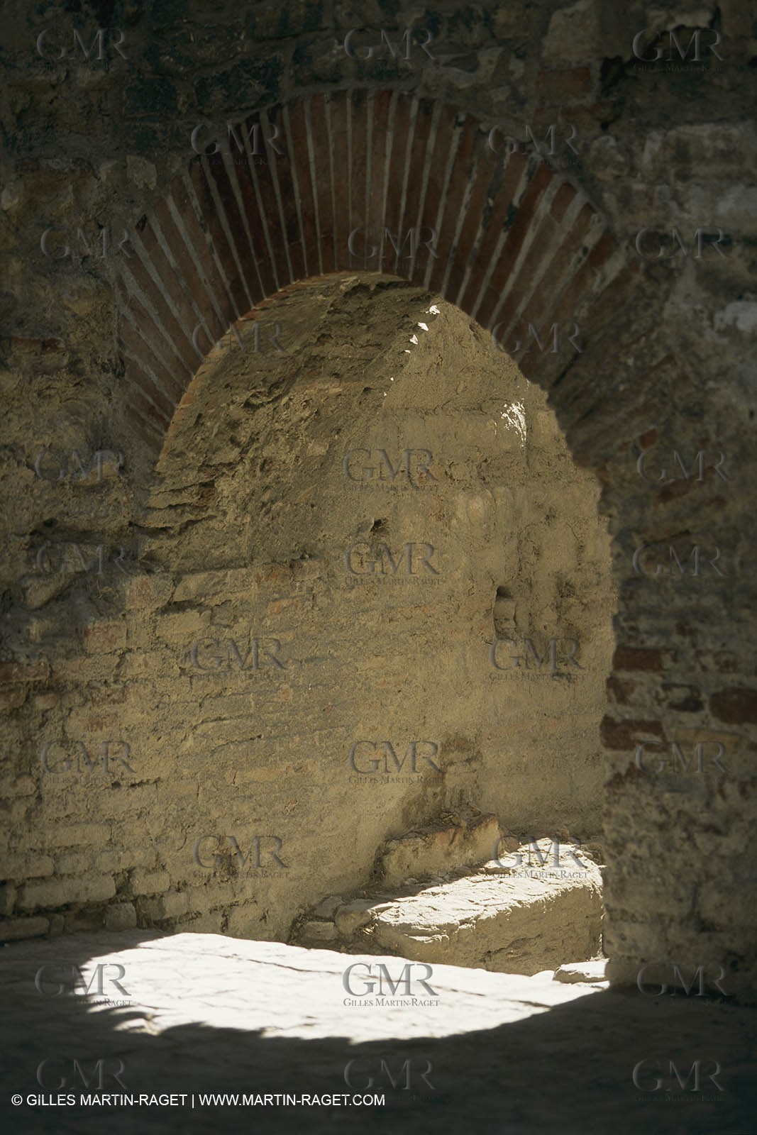 France, Provence, Villages du Luberon, détails, vieilles pierres, portes, toitures