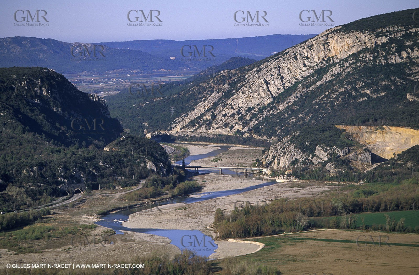 Durance river - Mirabeau bridge