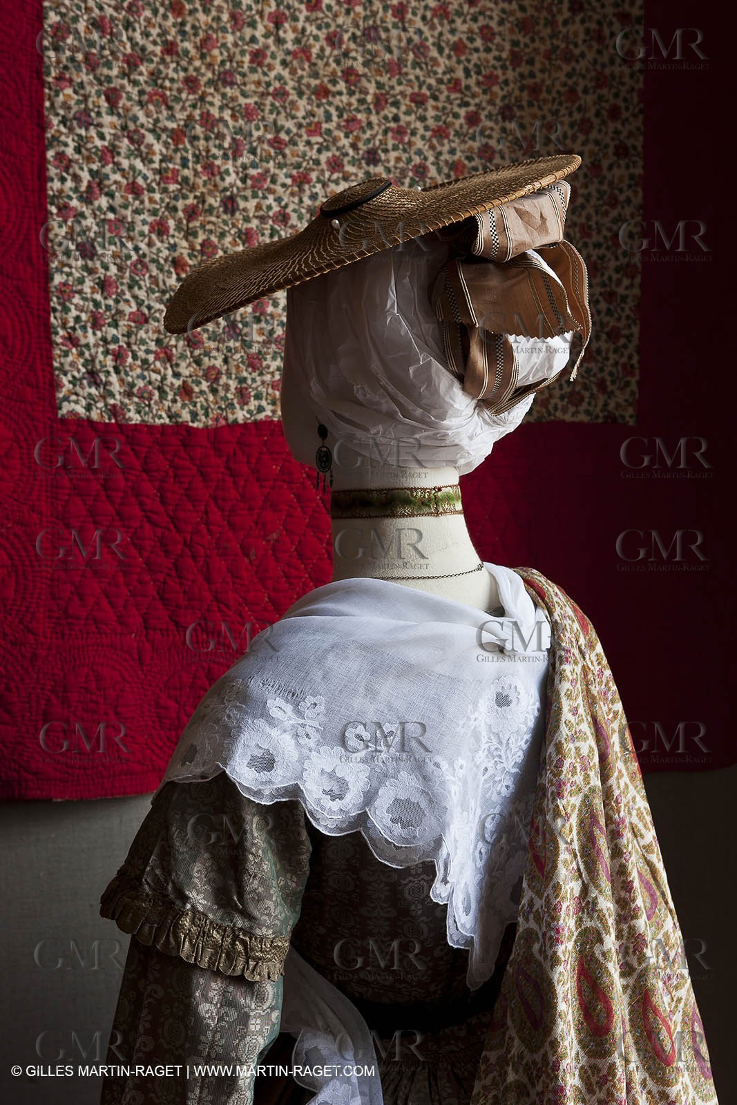 30 06 2011 - Toulon (FRA,83) - Villa Rosemaine - Indiennes sublimes exhibition