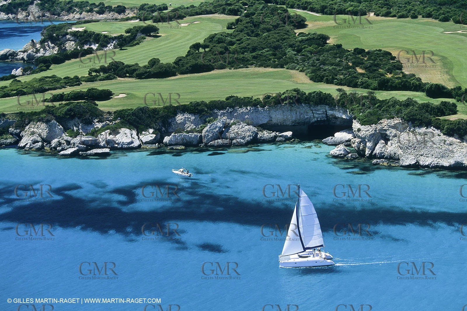 Sailing, cruising, multihulls under sails