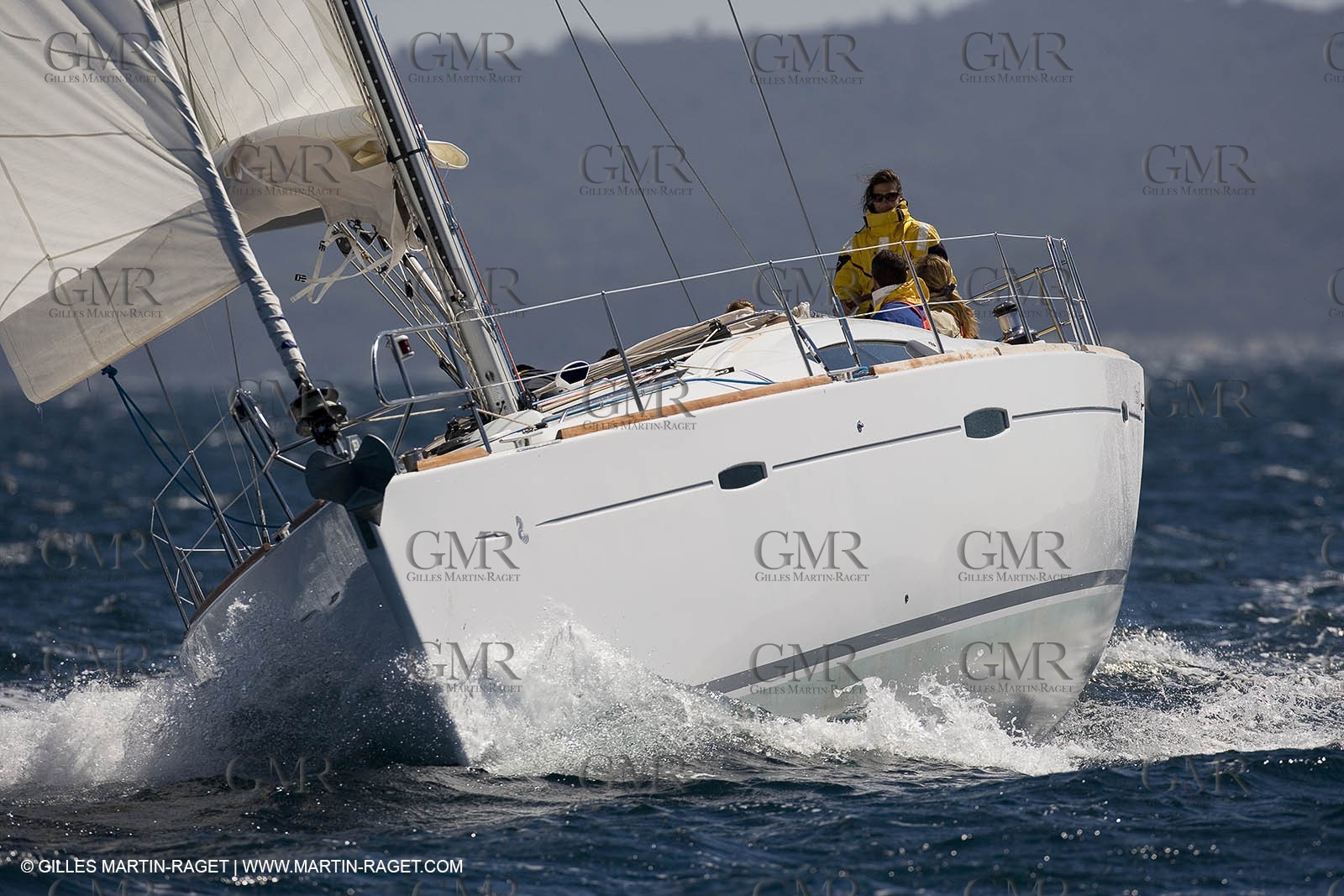 Crusing monohull sailing