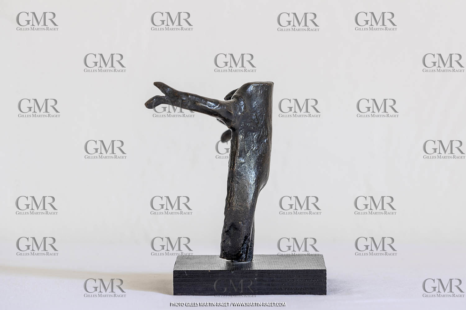 08 06 2012, St Rémy de Provence, Oeuvre de Germaine Richier, Guerrier n° 6 1953, Bronze patiné foncé, Epreuve d'exposition, 14 x 14 x 10,5 cm, Collection particulière