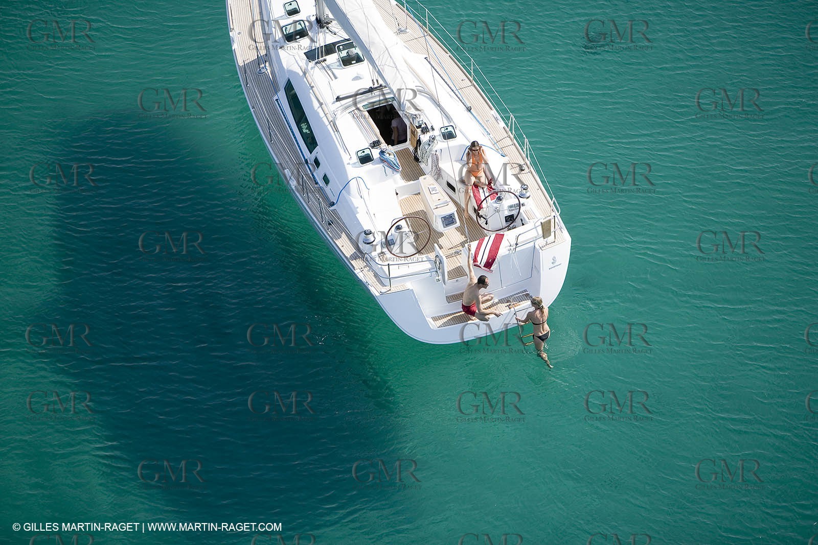 Monocoque de croisiere au mouillage