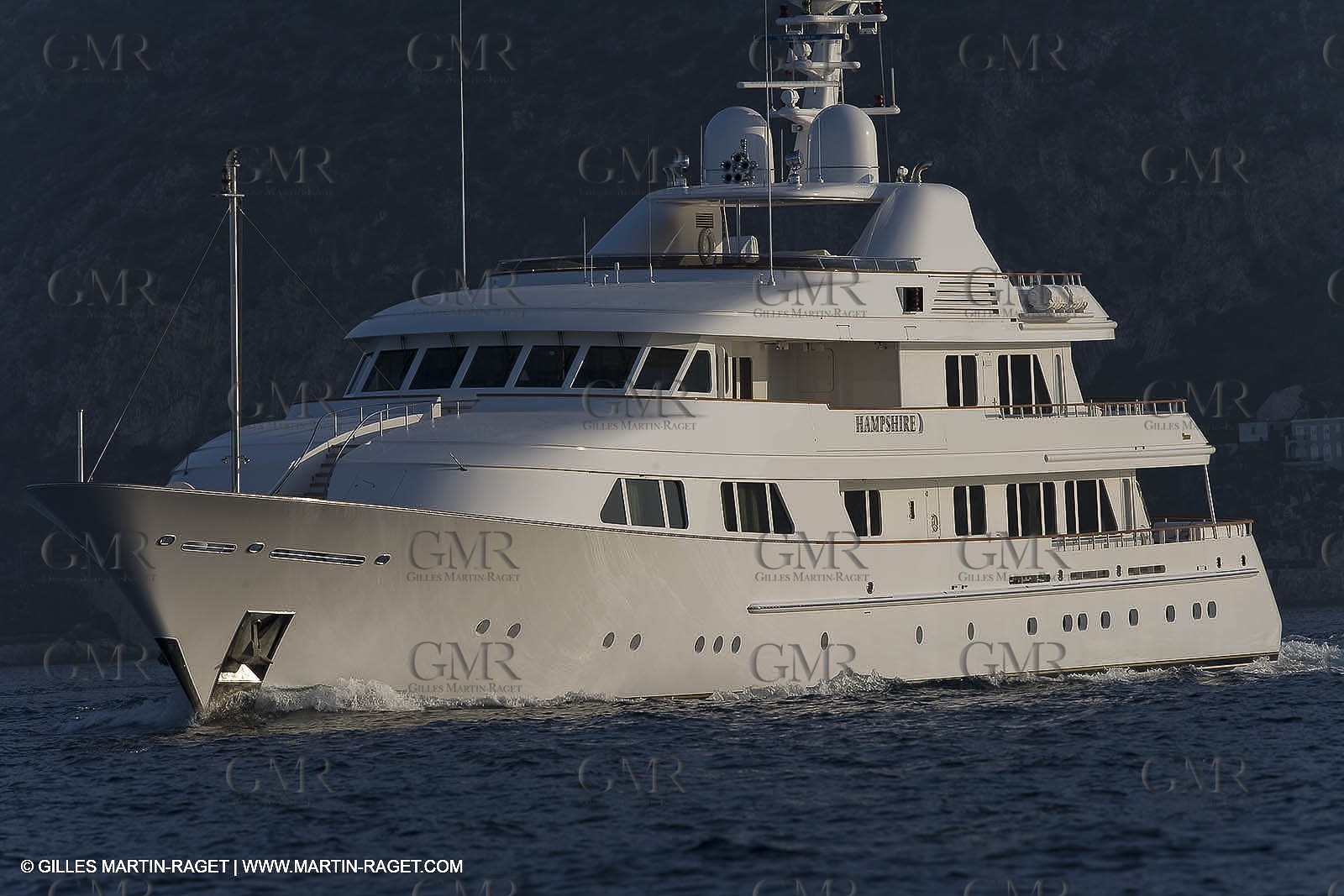 28 07 2007 - St Jean Cap Ferrat - SuperYachts - Motor Yachts - Hampshire