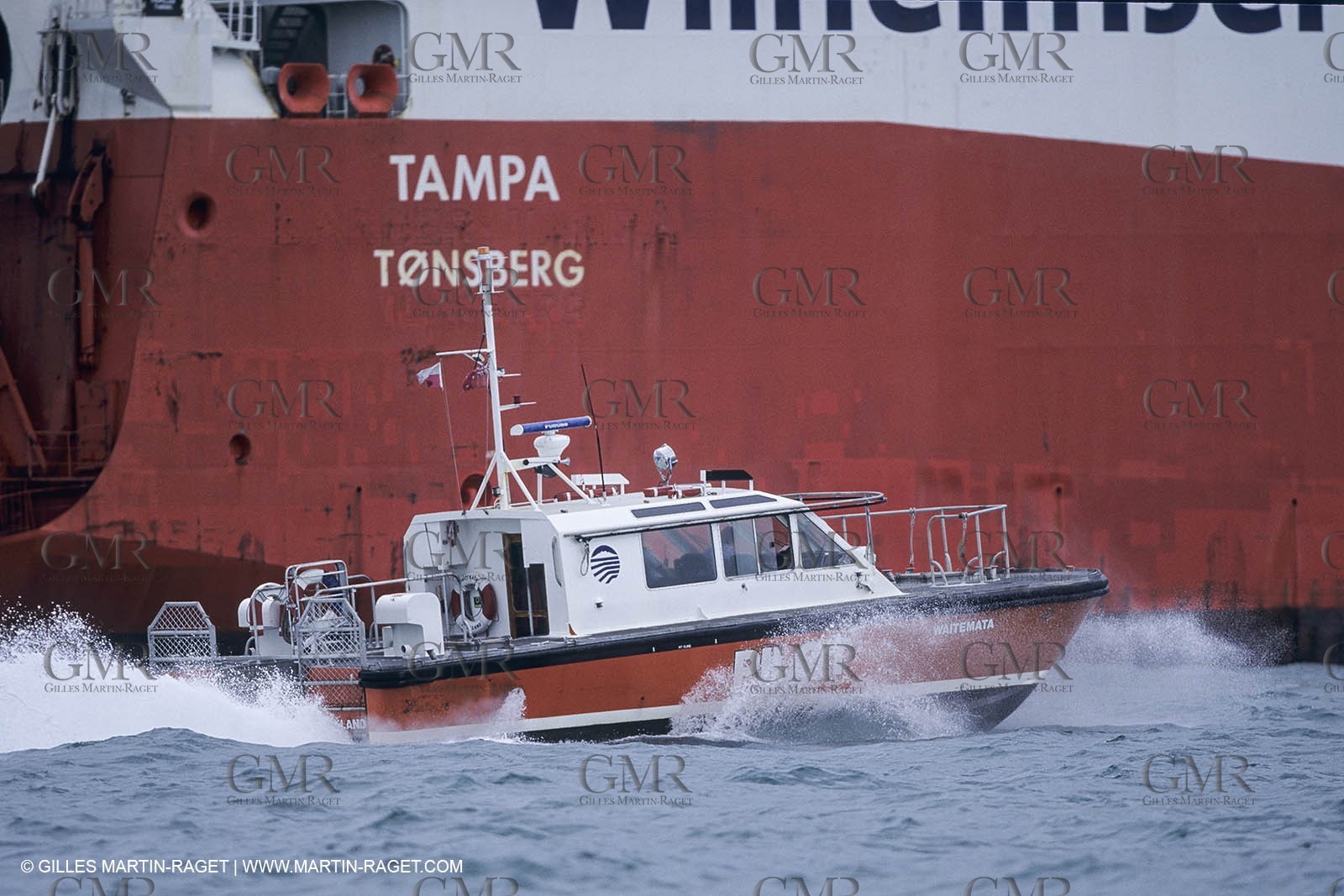 Monde maritime, opérations porturaires, ports, manoeuvres, marine world, harbour operations, maritime shipping,